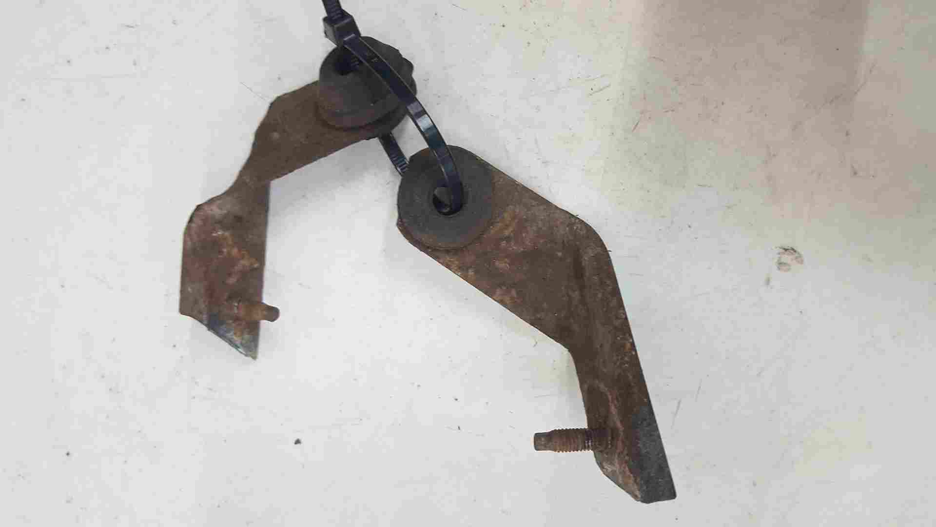 Renault Clio MK2 2001-2006 Radiator Brackets