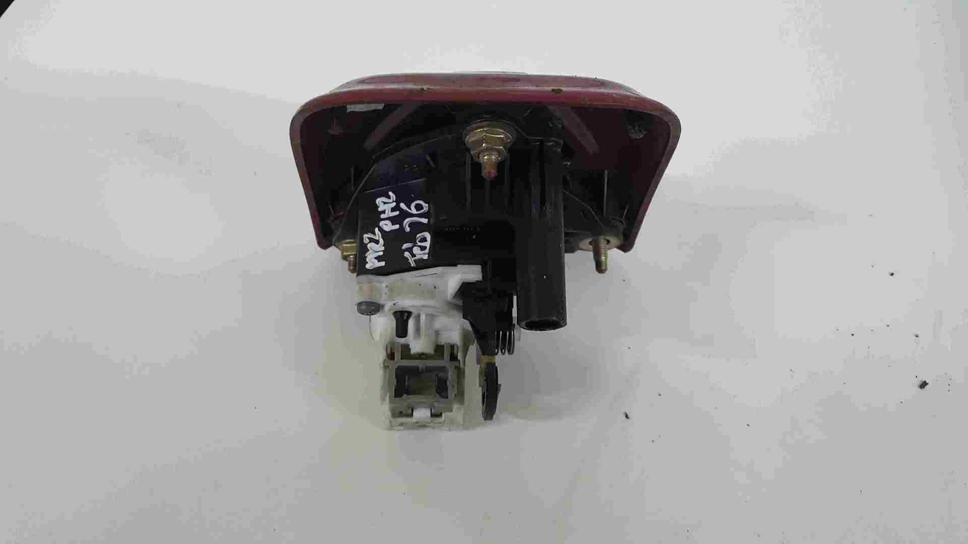 Thumb 2 Renault Clio MK2 2001-2006 Rear Boot Tailgate Lock Mechanism Button Red TEB76