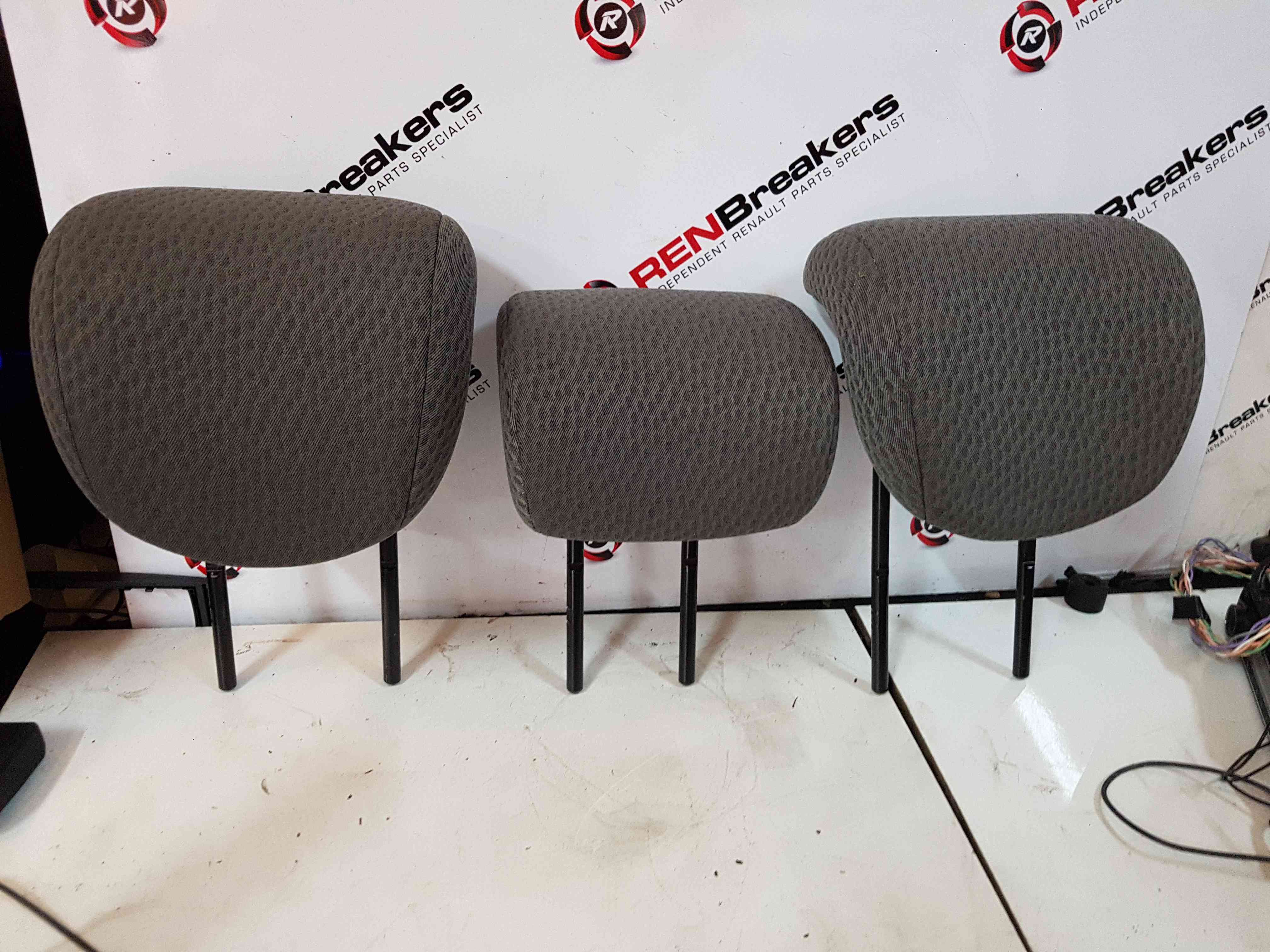 Thumb 2 Renault Clio MK2 2001-2006 Rear Headrest Head Rest OSR Nsr Middle SET 