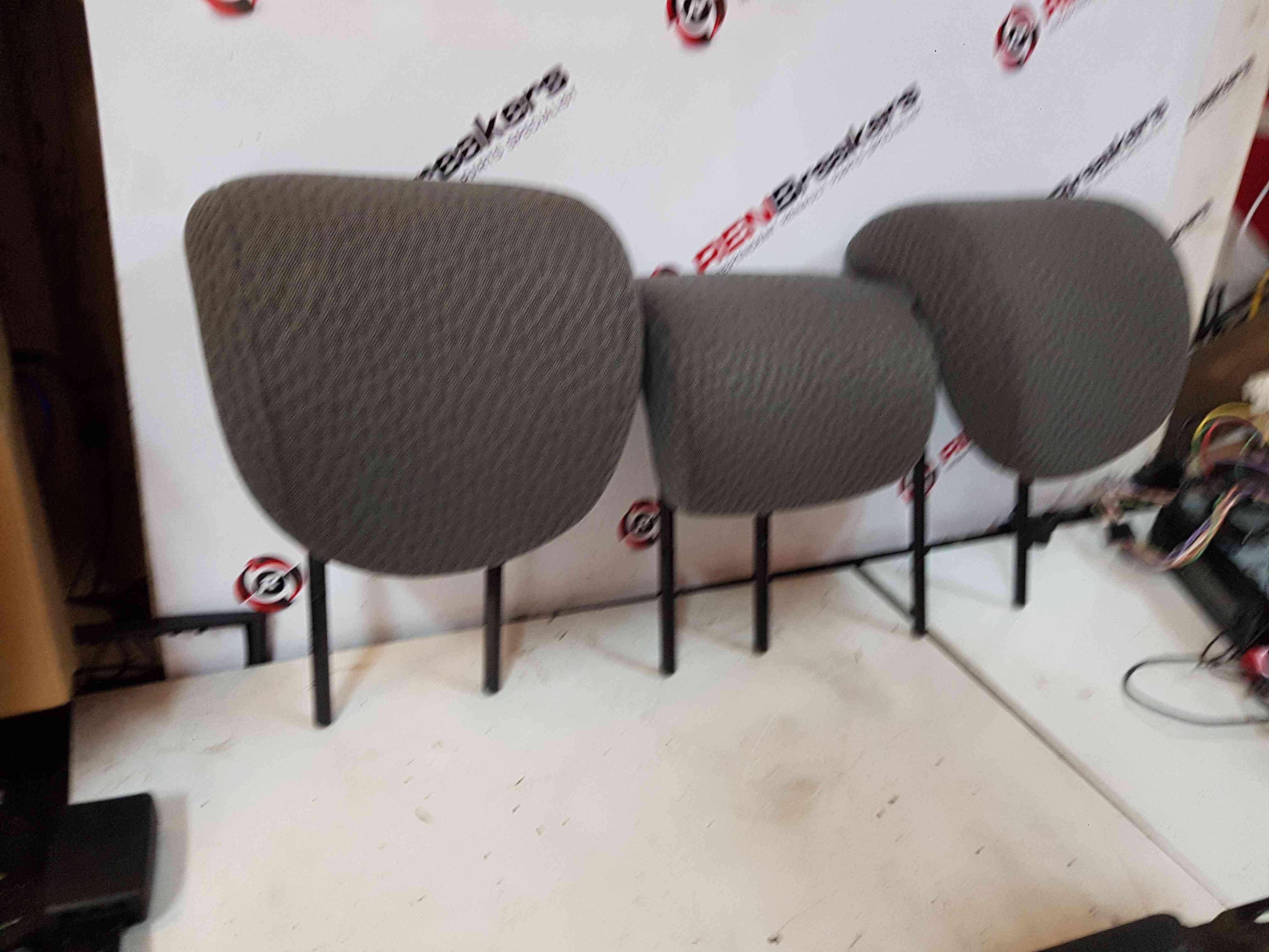 Thumb 5 Renault Clio MK2 2001-2006 Rear Headrest Head Rest OSR Nsr Middle SET 