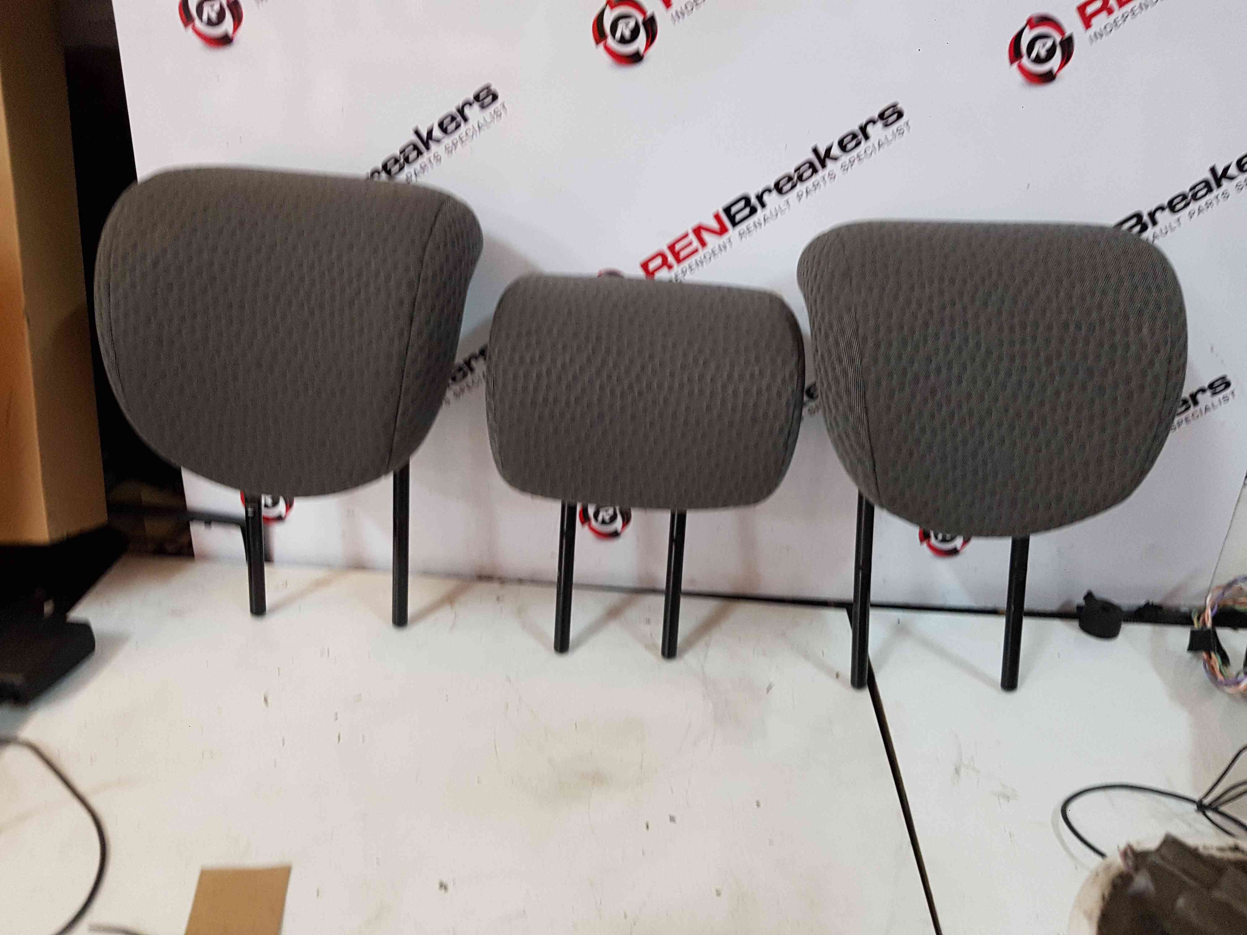 Thumb 7 Renault Clio MK2 2001-2006 Rear Headrest Head Rest OSR Nsr Middle SET 
