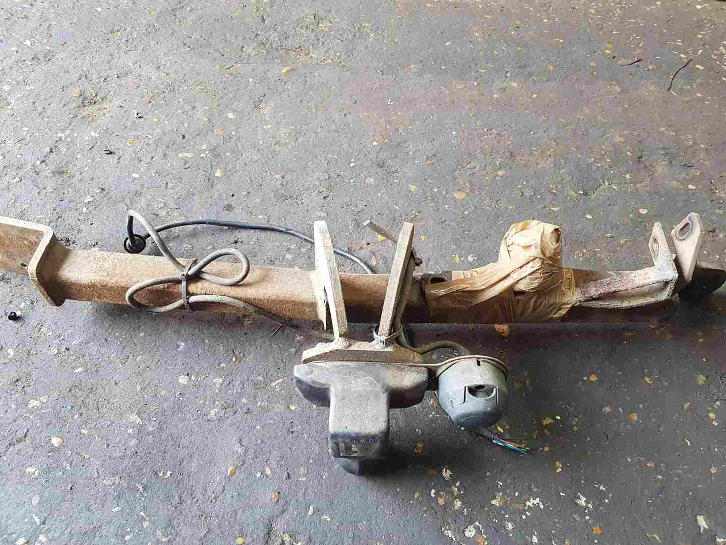 Renault Clio MK2 2001-2006 Rear TOW Bar Complete