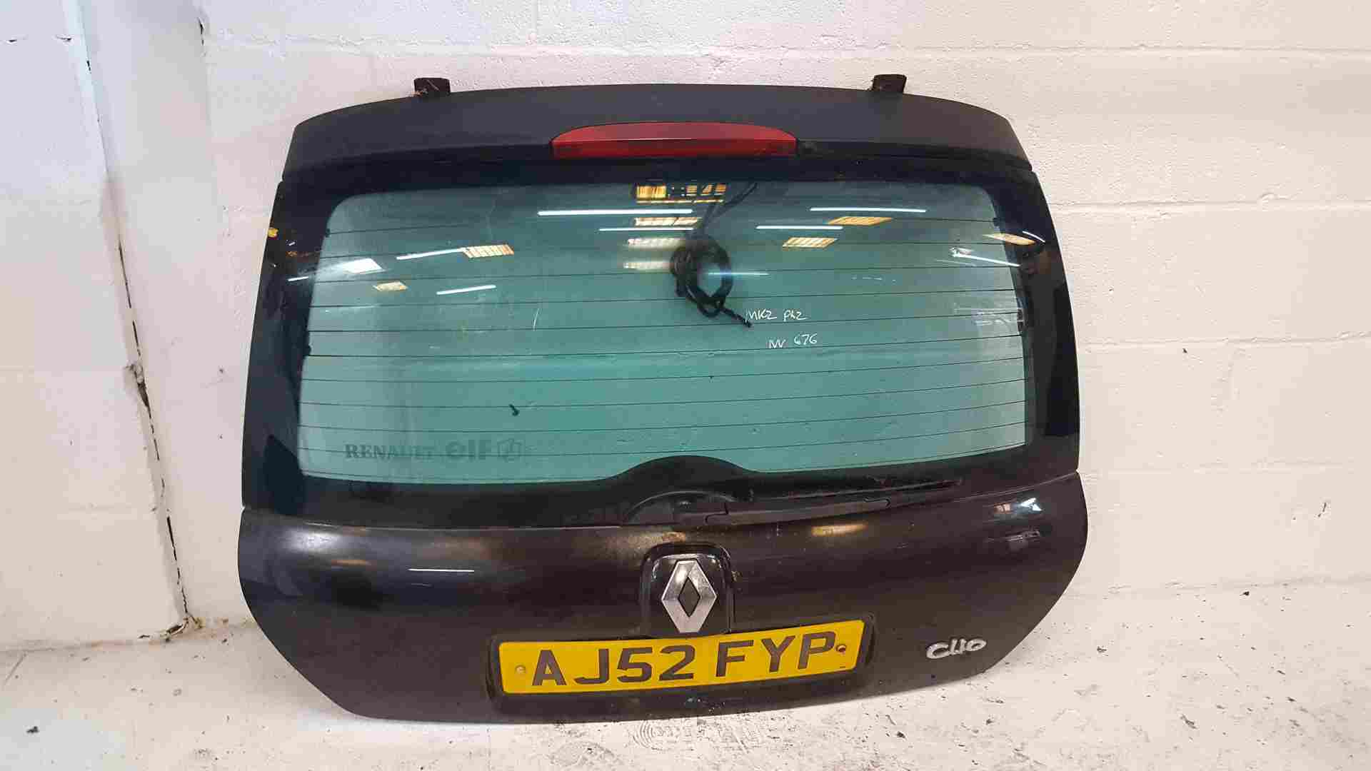 Thumb 4 Renault Clio MK2 2001-2006 Rear Tailgate Boot Black 676