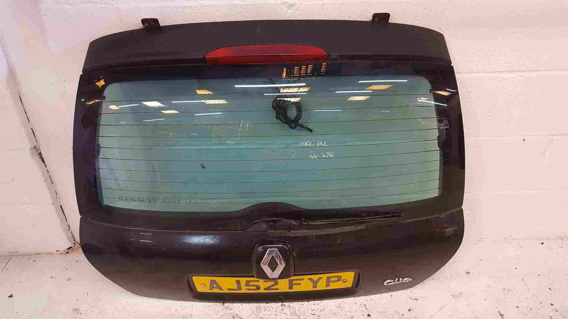 Thumb 6 Renault Clio MK2 2001-2006 Rear Tailgate Boot Black 676