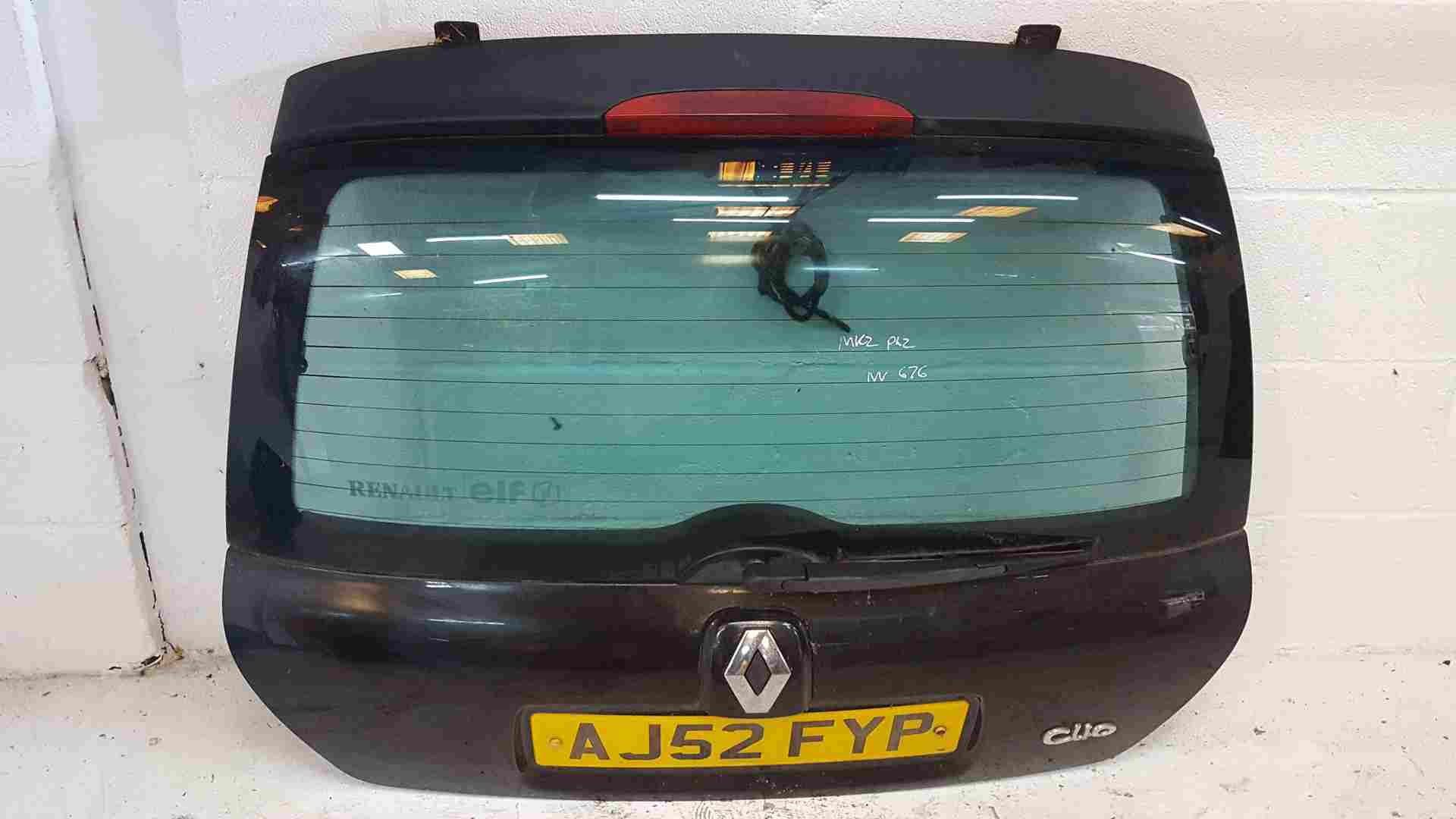 Thumb 2 Renault Clio MK2 2001-2006 Rear Tailgate Boot Black 676