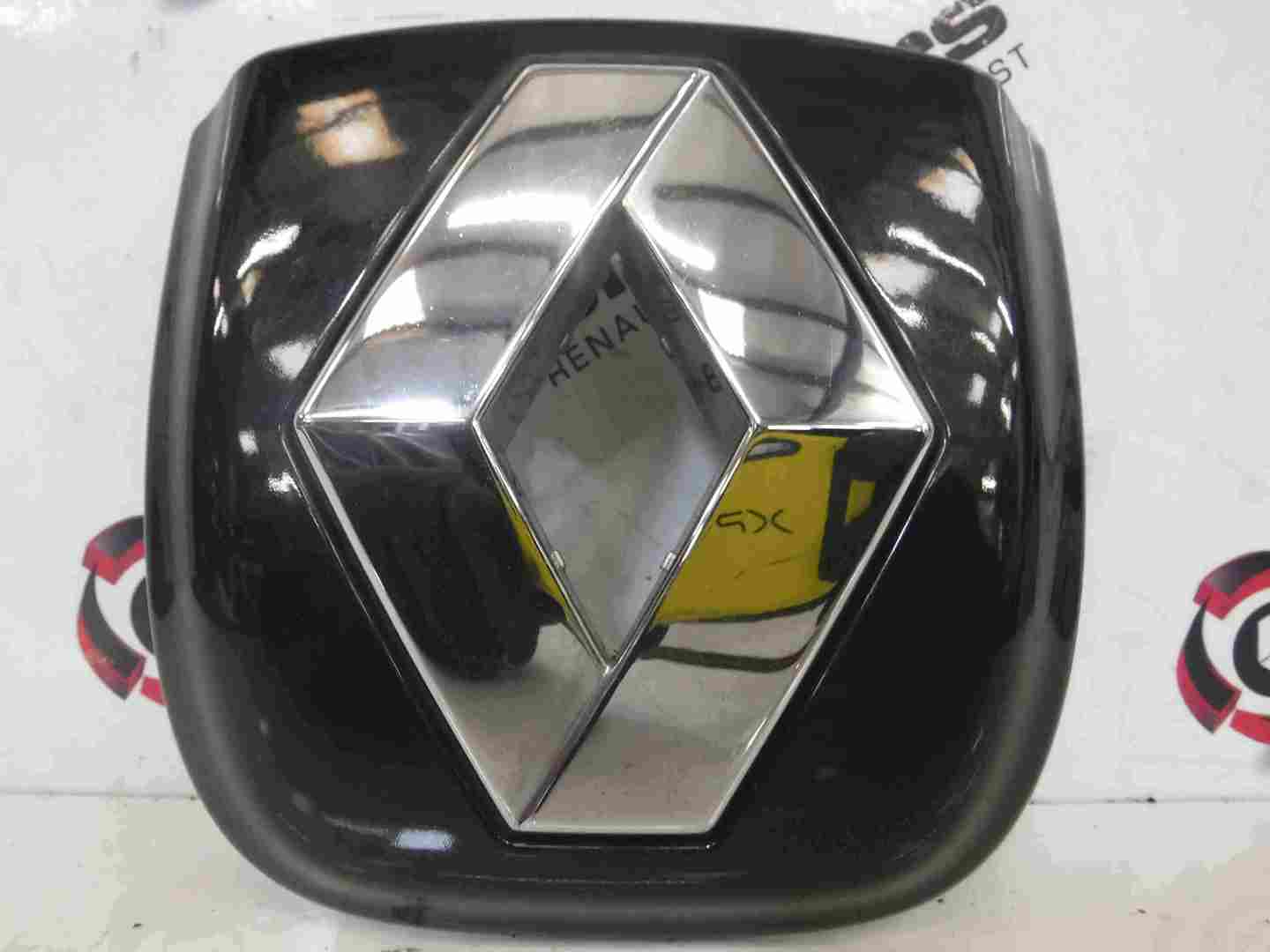 Renault Clio MK2 2001-2006 Rear Tailgate Boot Diamond Surround Black 676