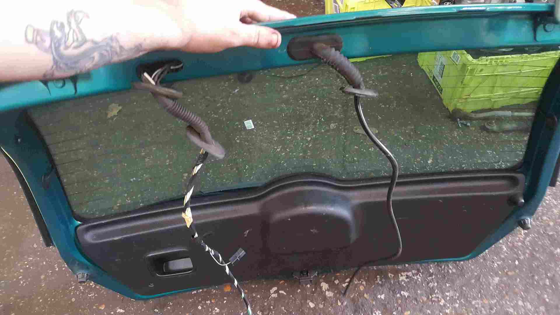 Thumb 2 Renault Clio MK2 2001-2006 Rear Tailgate Boot Green TED92