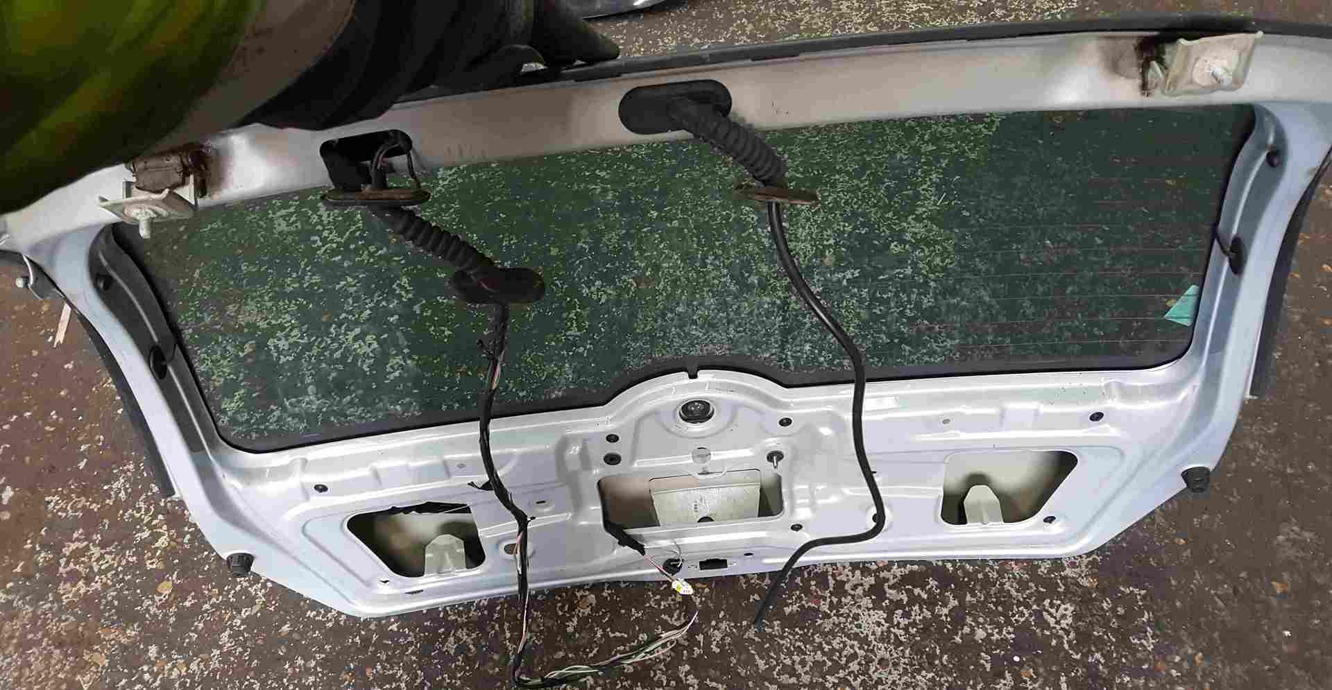 Thumb 4 Renault Clio MK2 2001-2006 Rear Tailgate Boot Silver 632