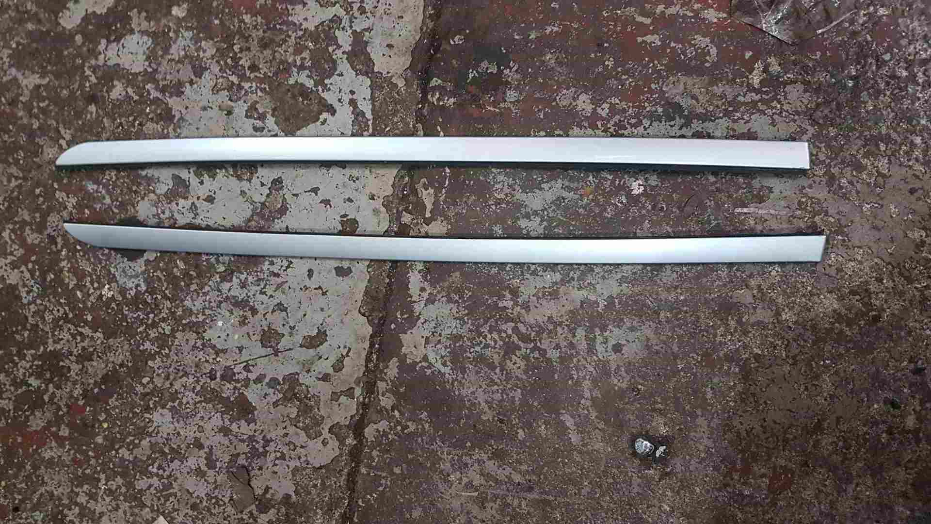 Thumb 3 Renault Clio MK2 2001-2006 Roof Gutter Rail Rack Cover Trim Pair Silver Ted69
