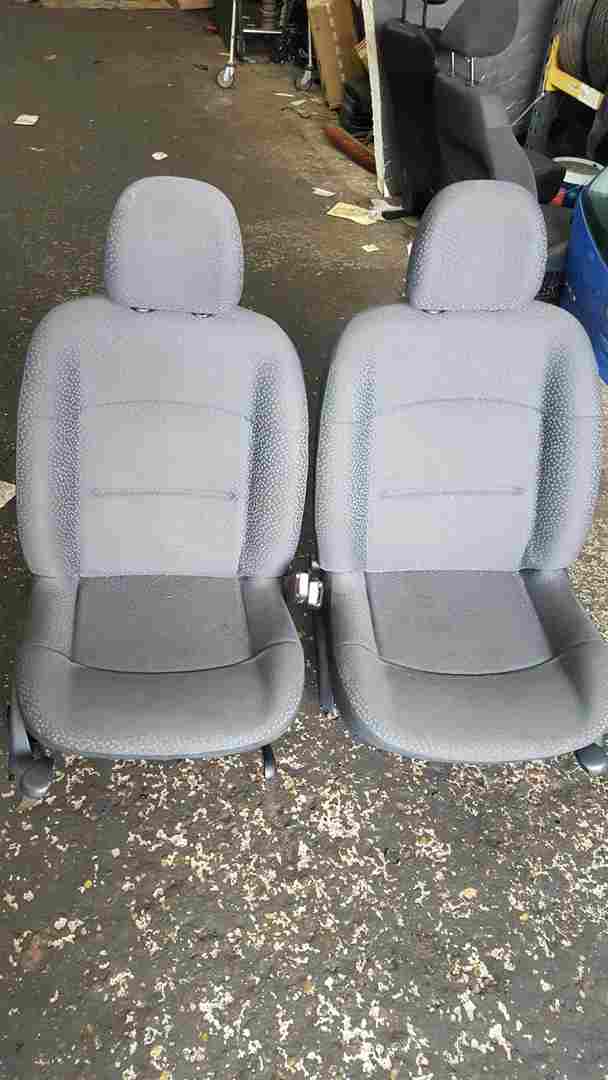 Thumb 2 Renault Clio MK2 2001-2006 Seats Seat Driver Passenger Fabric 5Dr OSF NSF