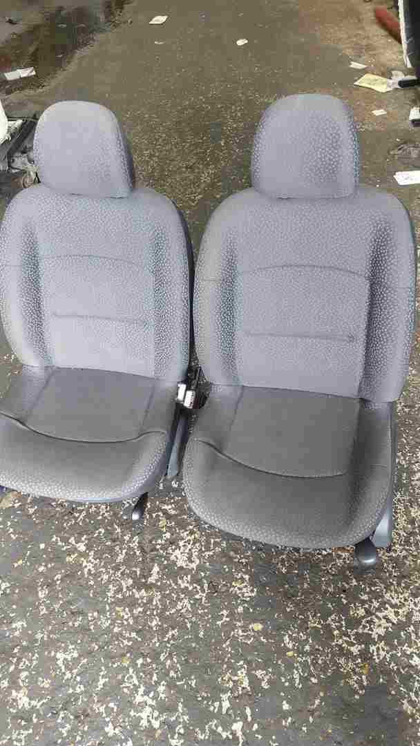 Thumb 6 Renault Clio MK2 2001-2006 Seats Seat Driver Passenger Fabric 5Dr OSF NSF