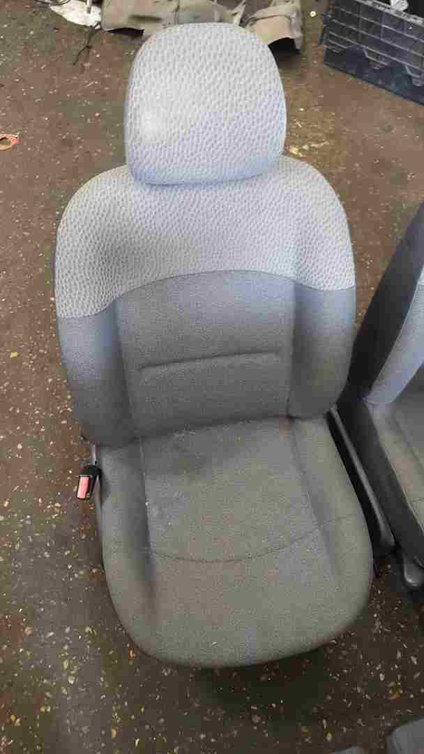Thumb 3 Renault Clio MK2 2001-2006 Seats Seat SET Driver Passenger Rear Fabric