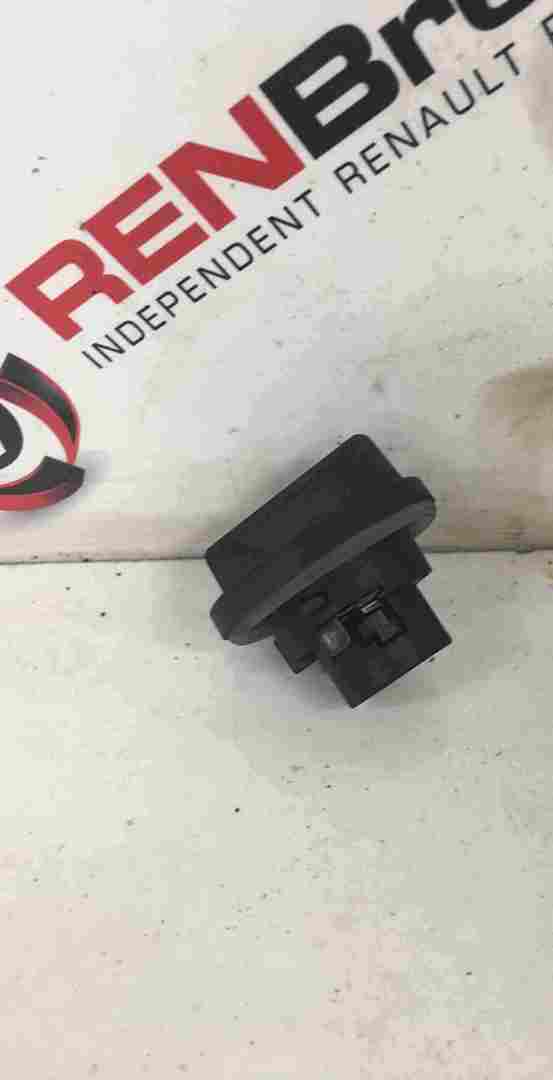 Renault Clio MK2 2001-2006 Side Headlight Bulb Holder