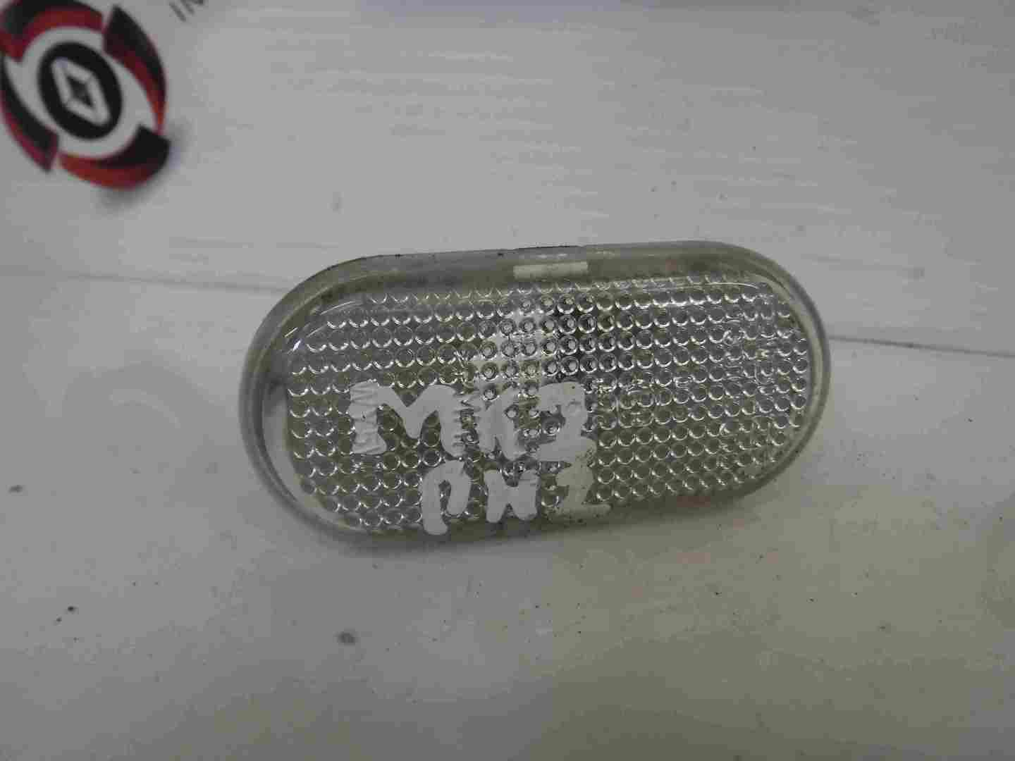 Renault Clio MK2 2001-2006 Side Repeater Indicator Wing Light 8200257884