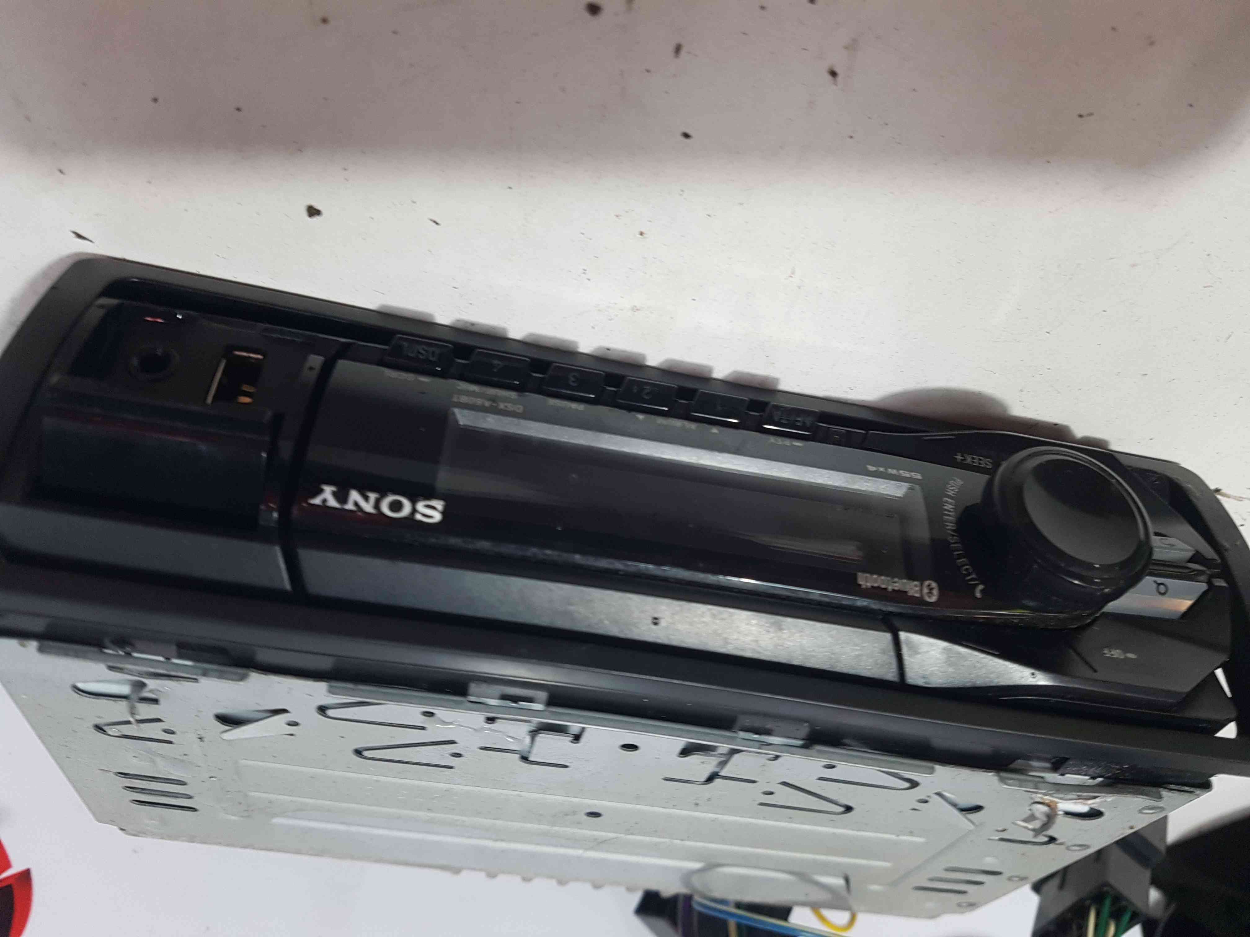 Thumb 4 Renault Clio MK2 2001-2006 Sony Radio Cd Player Bluetooth USB