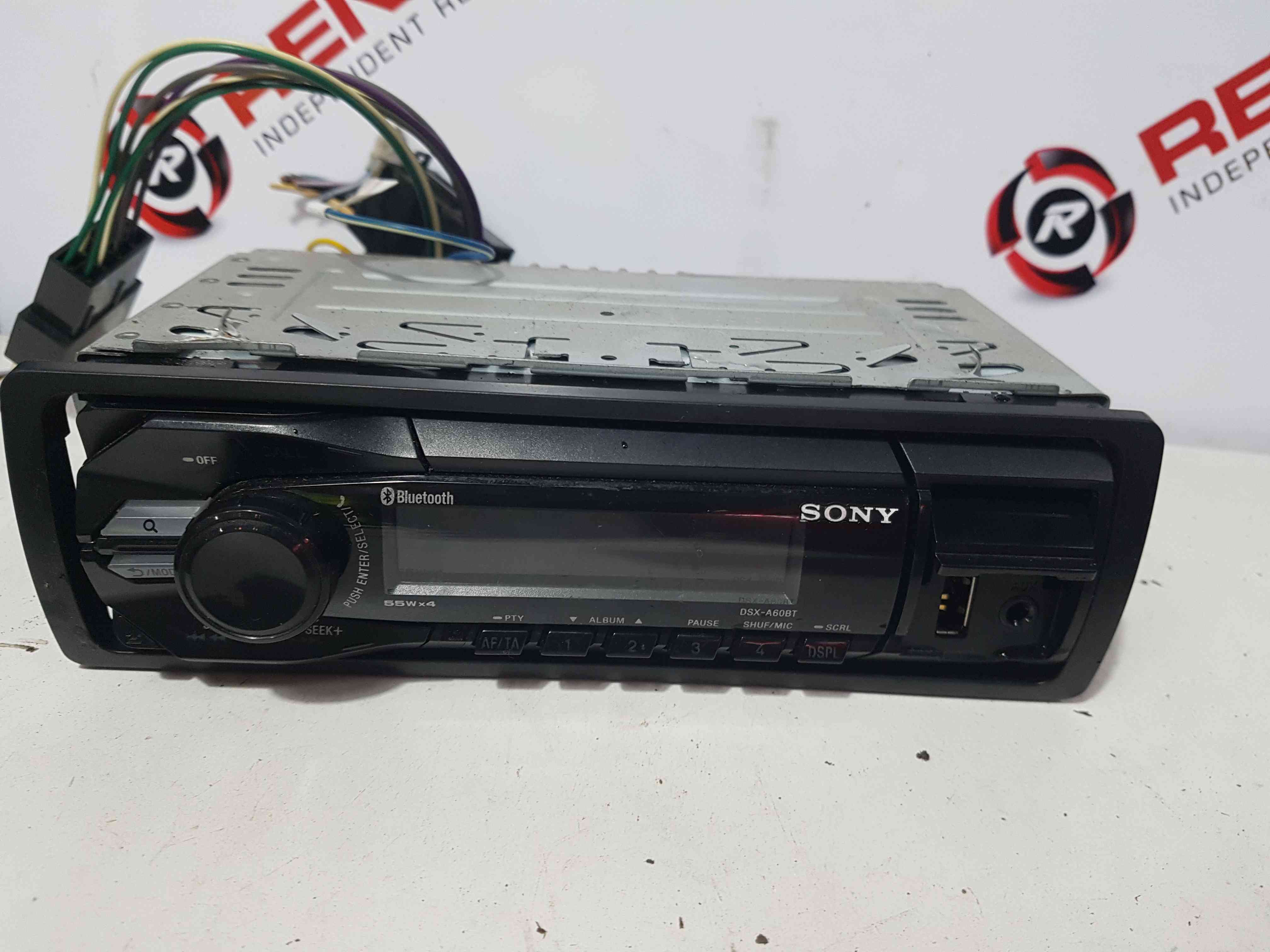 Thumb 5 Renault Clio MK2 2001-2006 Sony Radio Cd Player Bluetooth USB