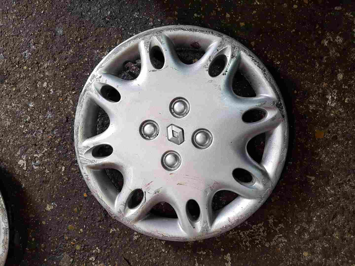 Thumb 2 Renault Clio MK2 2001-2006 Steel Wheel Centre CAP Hub Cover 14 Inch 7700427190