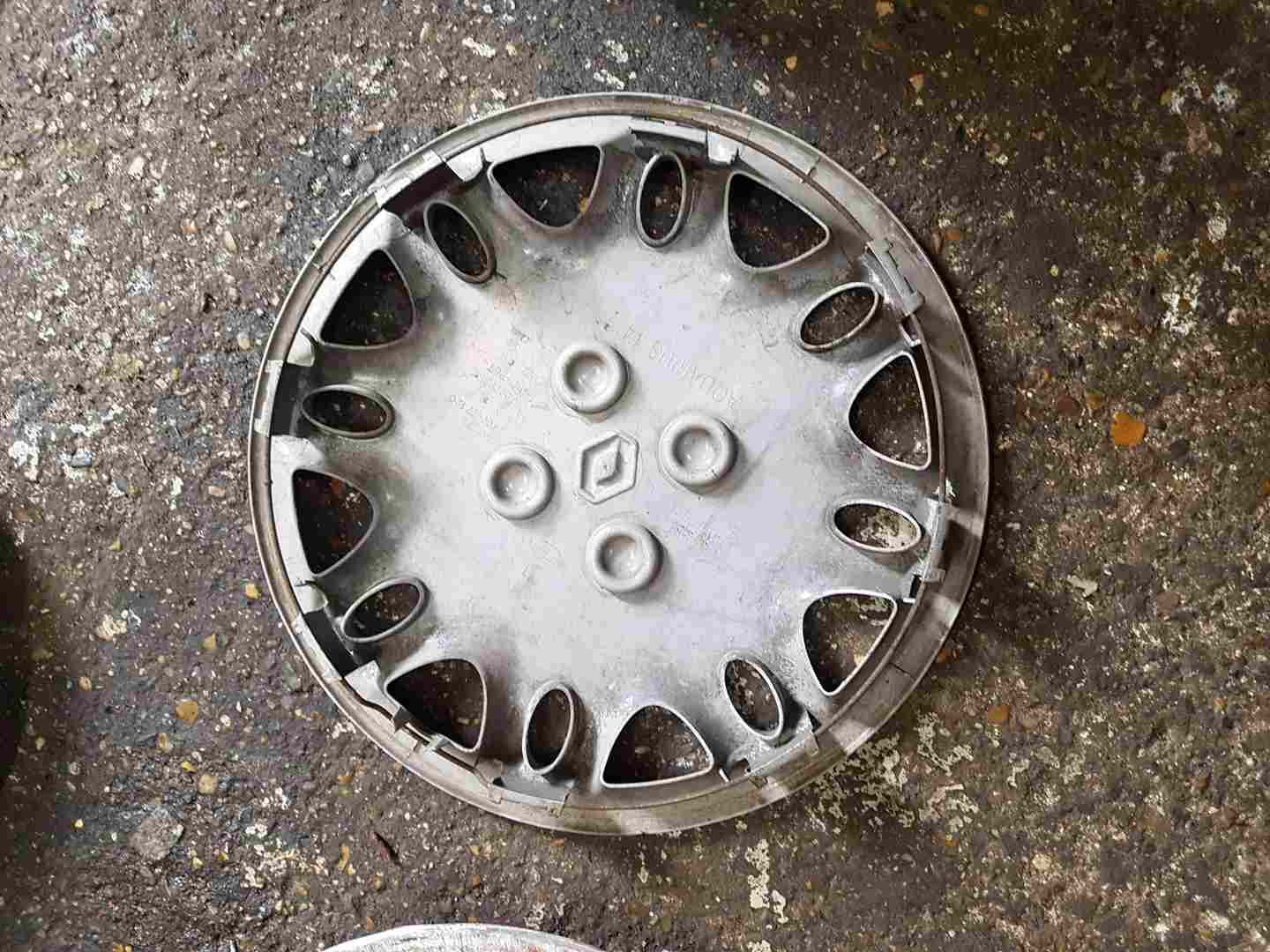 Thumb 3 Renault Clio MK2 2001-2006 Steel Wheel Centre CAP Hub Cover 14 Inch 7700427190