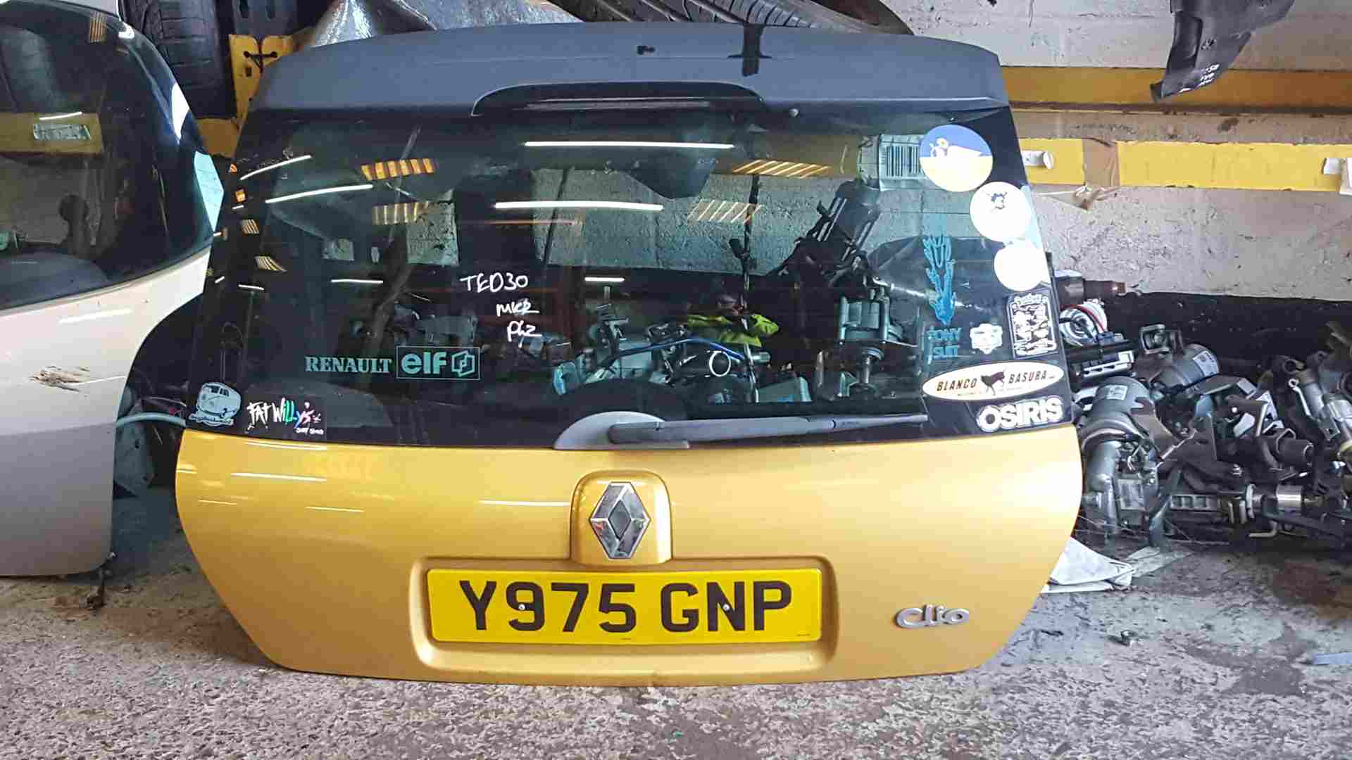 Thumb 3 Renault Clio MK2 2001-2006 Tailgate Boot Gold Yellow Ted30