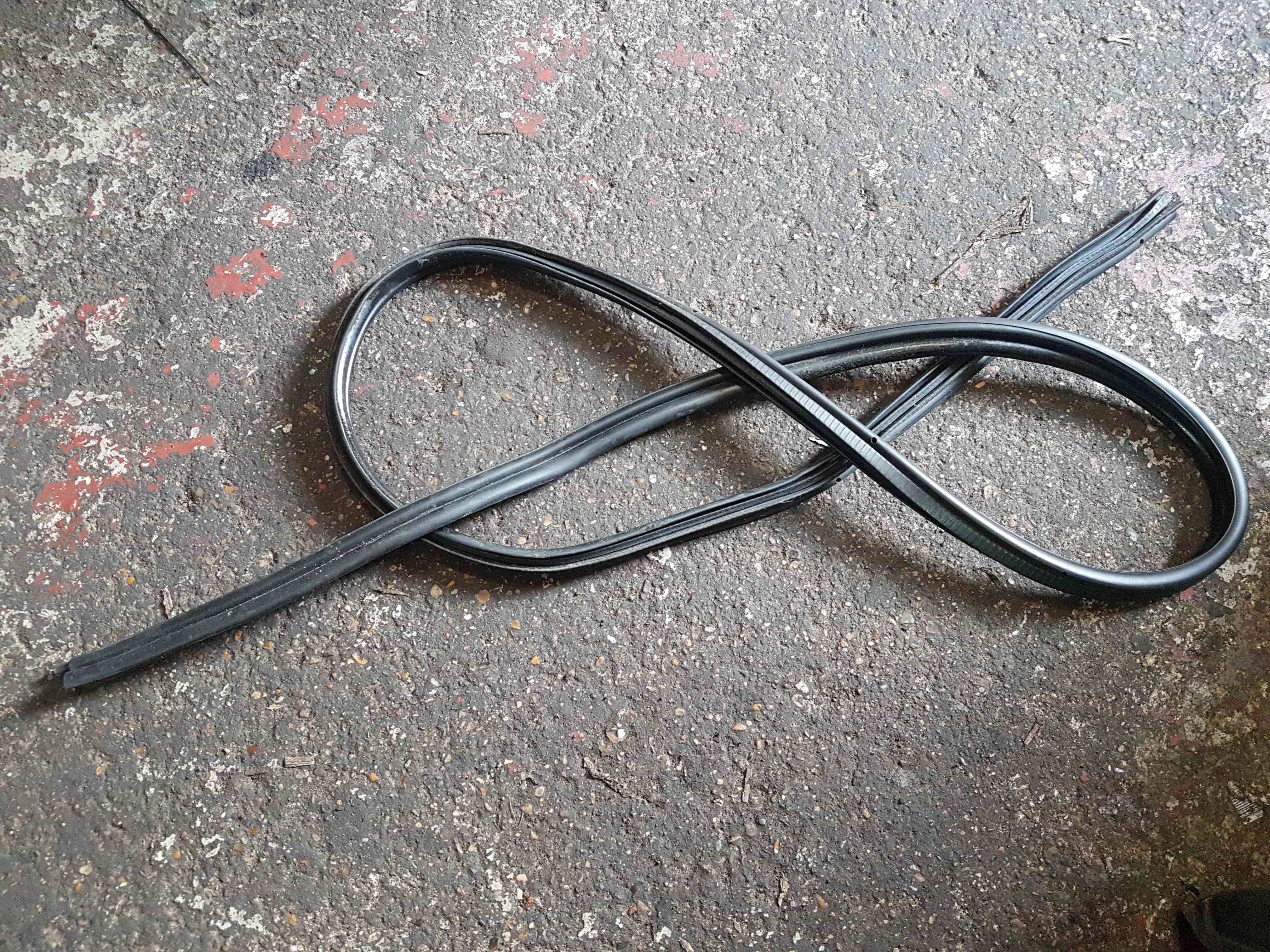Renault Clio MK2 2001-2006 Tailgate Boot Rubber SEAL
