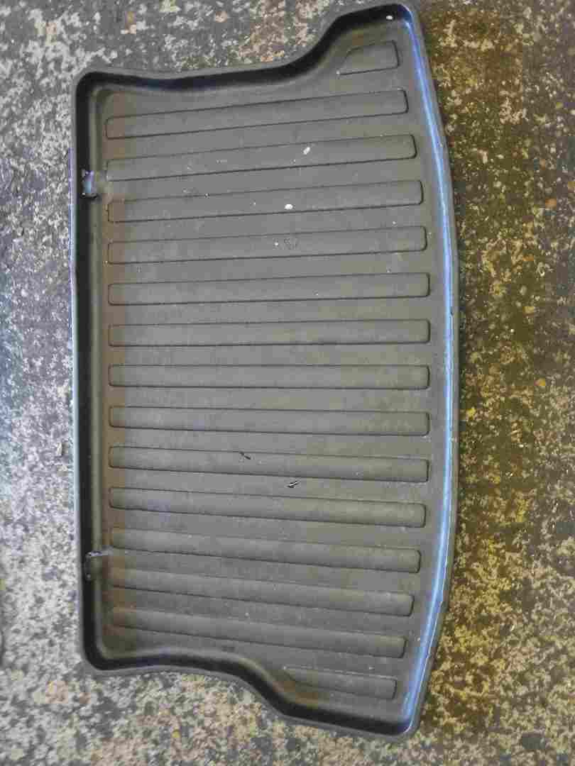 Renault Clio MK2 2001-2006 Tailgate Boot Spill Cover Carpet Tray