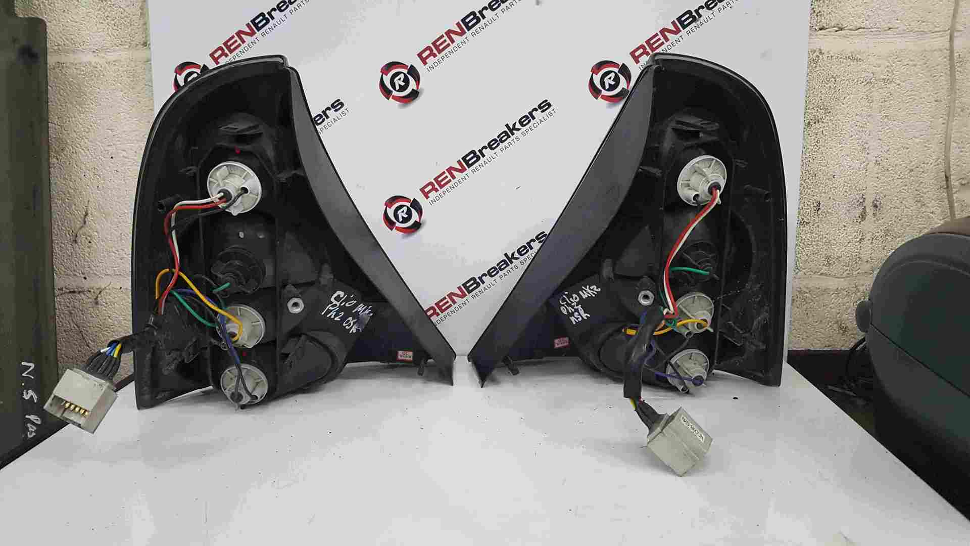 Thumb 4 Renault Clio MK2 2001-2006 Tinted Rear Lights Pair