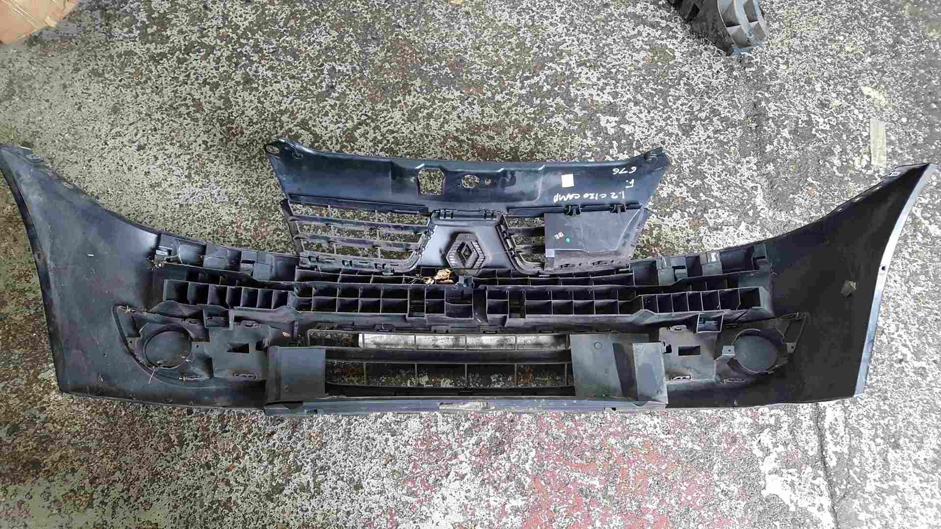 Thumb 3 Renault Clio MK2 Campus 2001-2010 Front Bumper Black 676