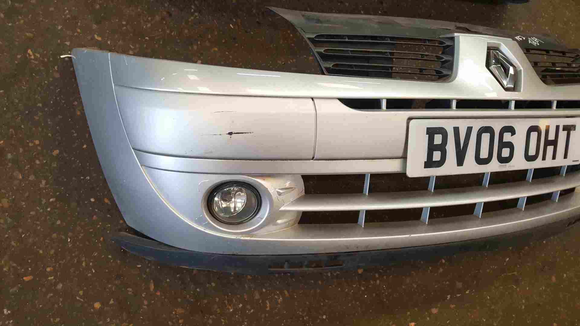 Thumb 3 Renault Clio MK2 Campus 2005-2010 Front Bumper Silver TED69