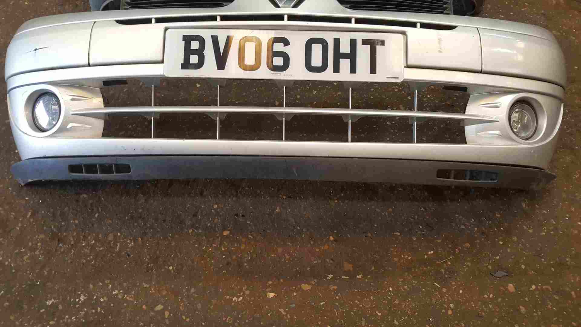 Thumb 2 Renault Clio MK2 Campus 2005-2010 Front Bumper Silver TED69