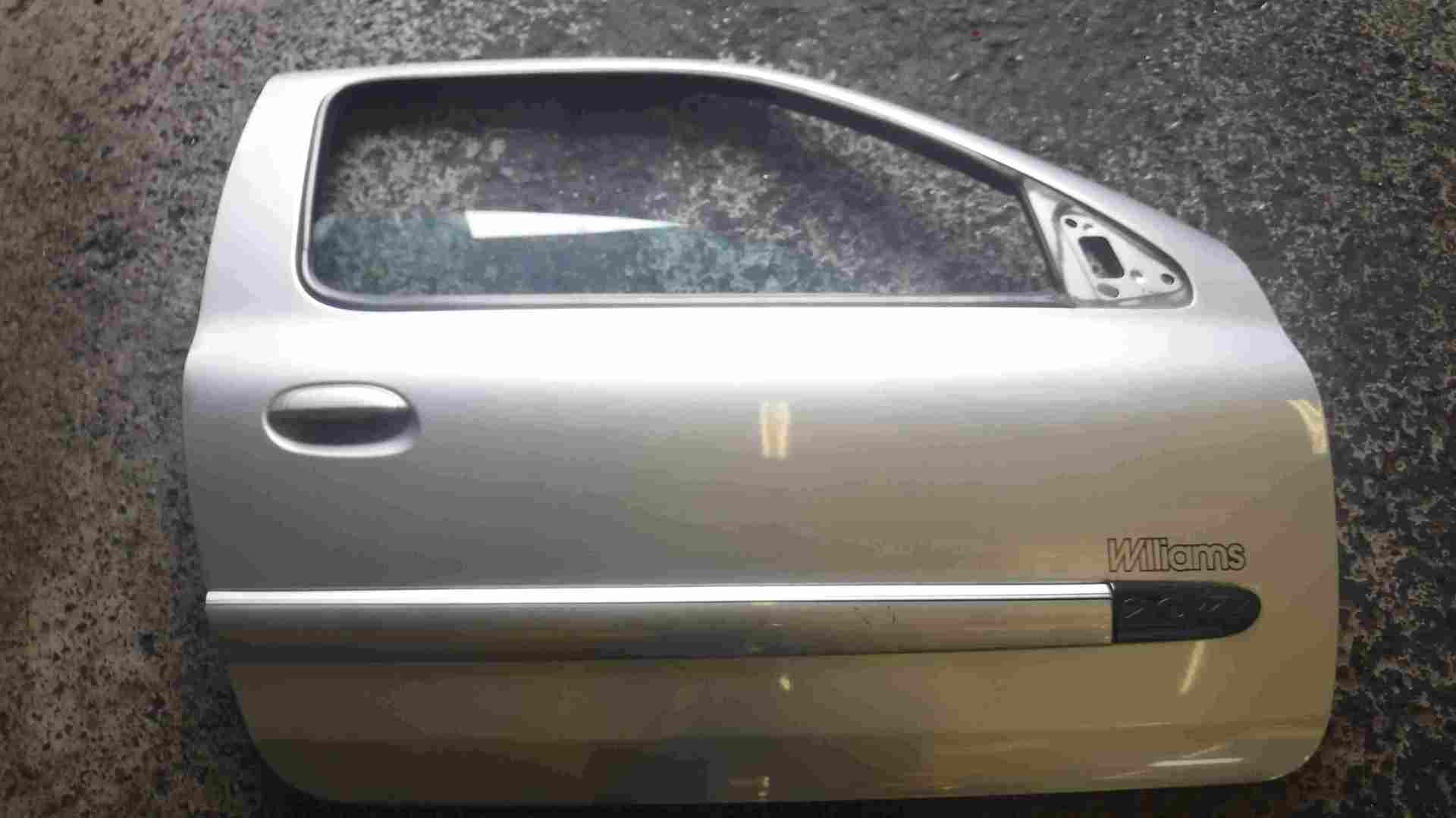 Renault Clio MK2 Sport 2001-2006 172 182 Drivers OSF Front Door Silver MV647