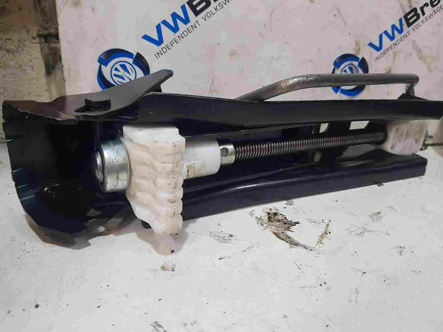 Thumb 4 Renault Clio MK3 + Modus 2005-2012  Jack 8200682541