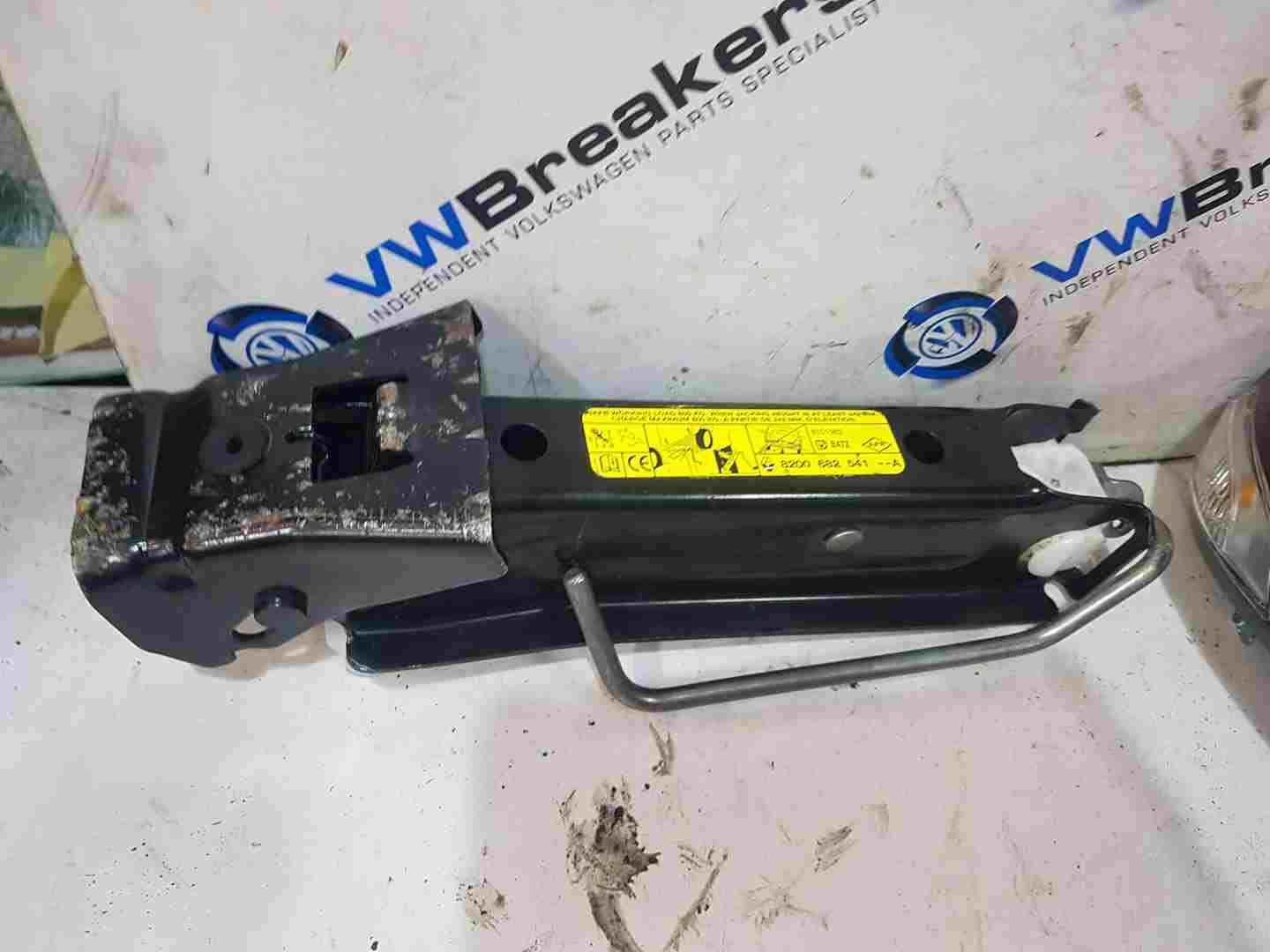 Renault Clio MK3 + Modus 2005-2012  Jack 8200682541