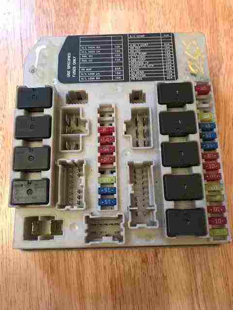Renault Clio MK3   Modus 2005-2012 Engine Bay Fuse Box UPC UNIT 423A31