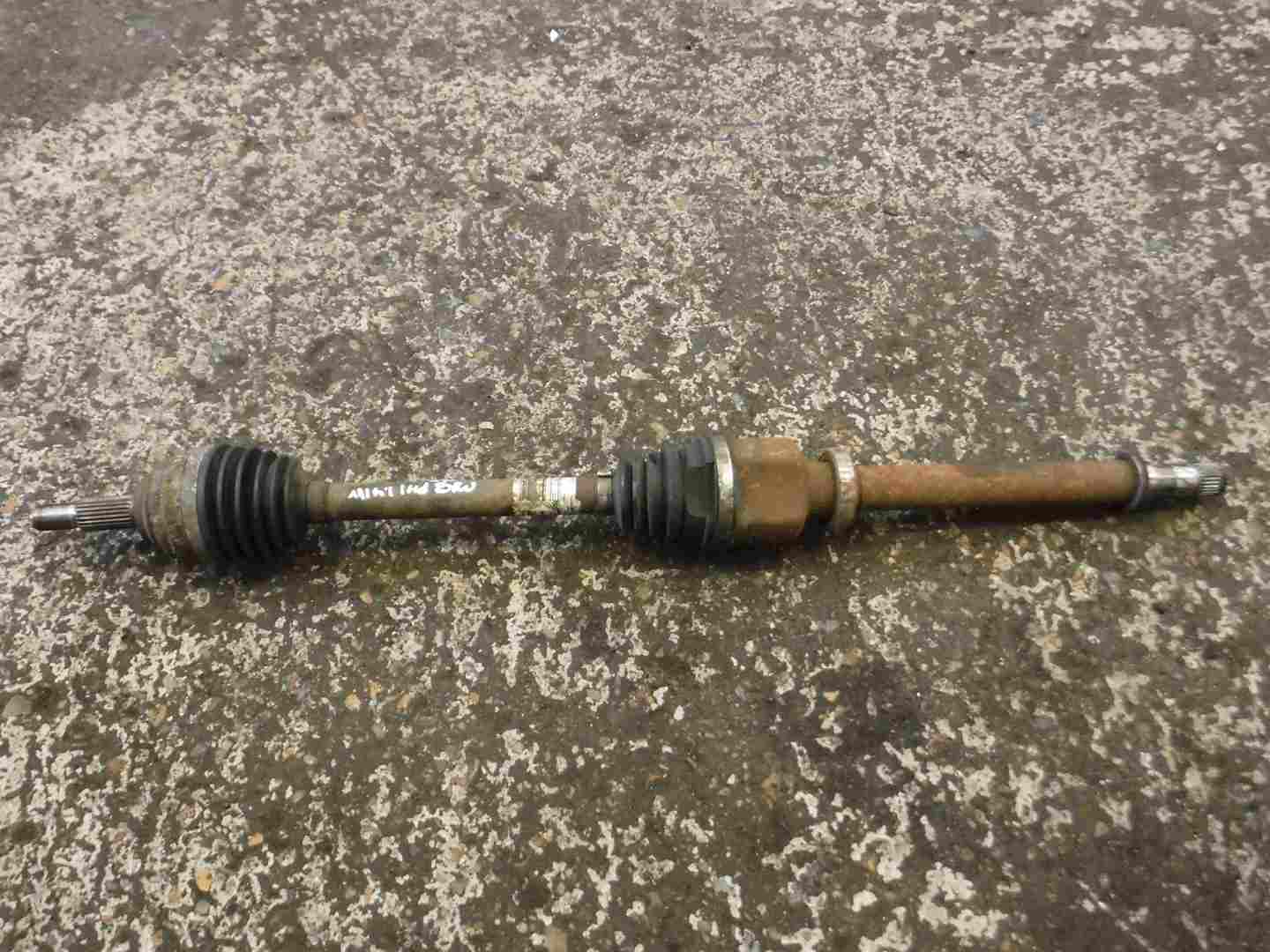 Renault Clio MK3 2005-2009 1.2 16v Drivers OSF Front Driveshaft