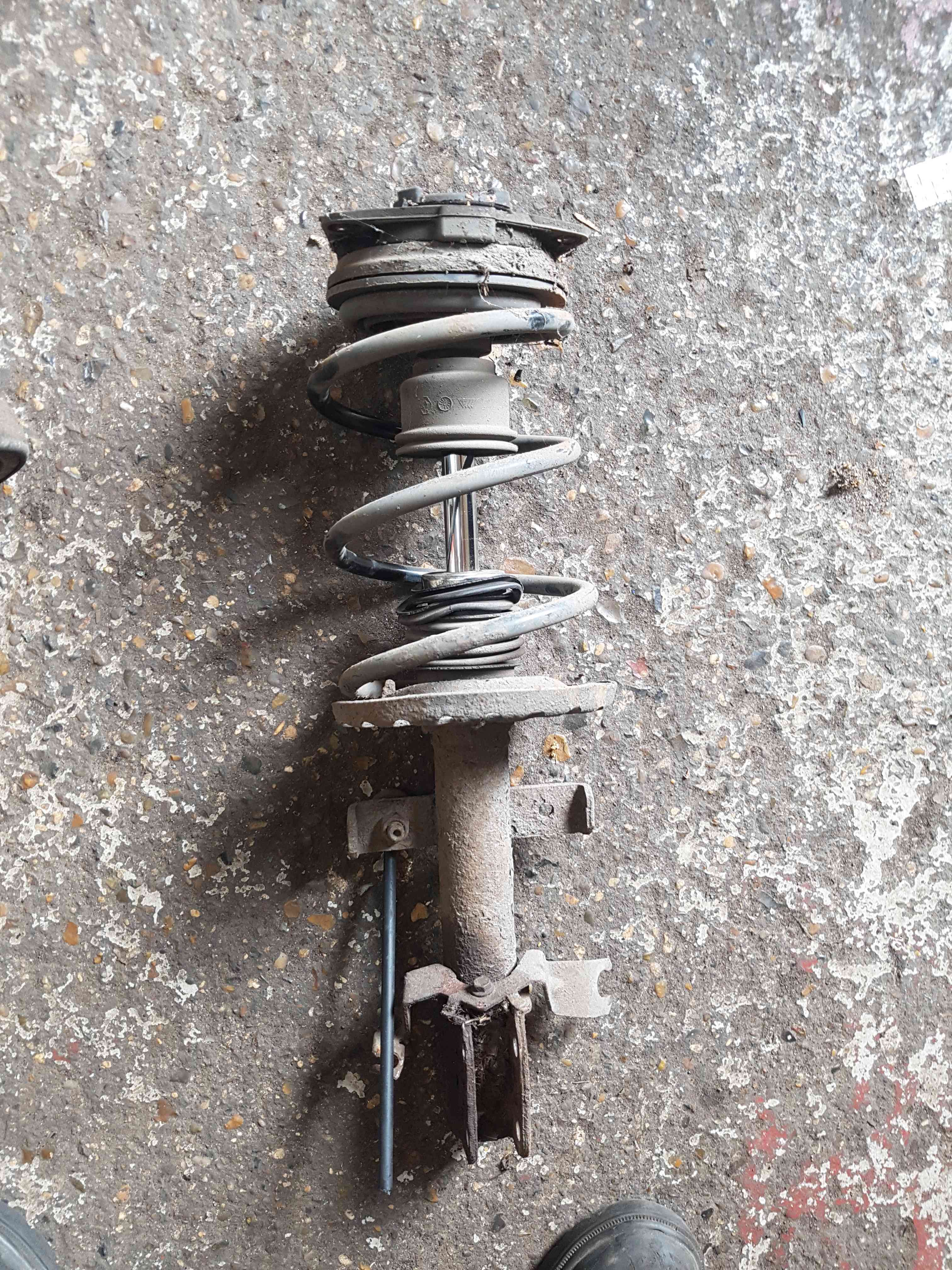 Thumb 2 Renault Clio MK3 2005-2009 1.4 1.6 16V OSF Drivers Front Shock Spring Strut