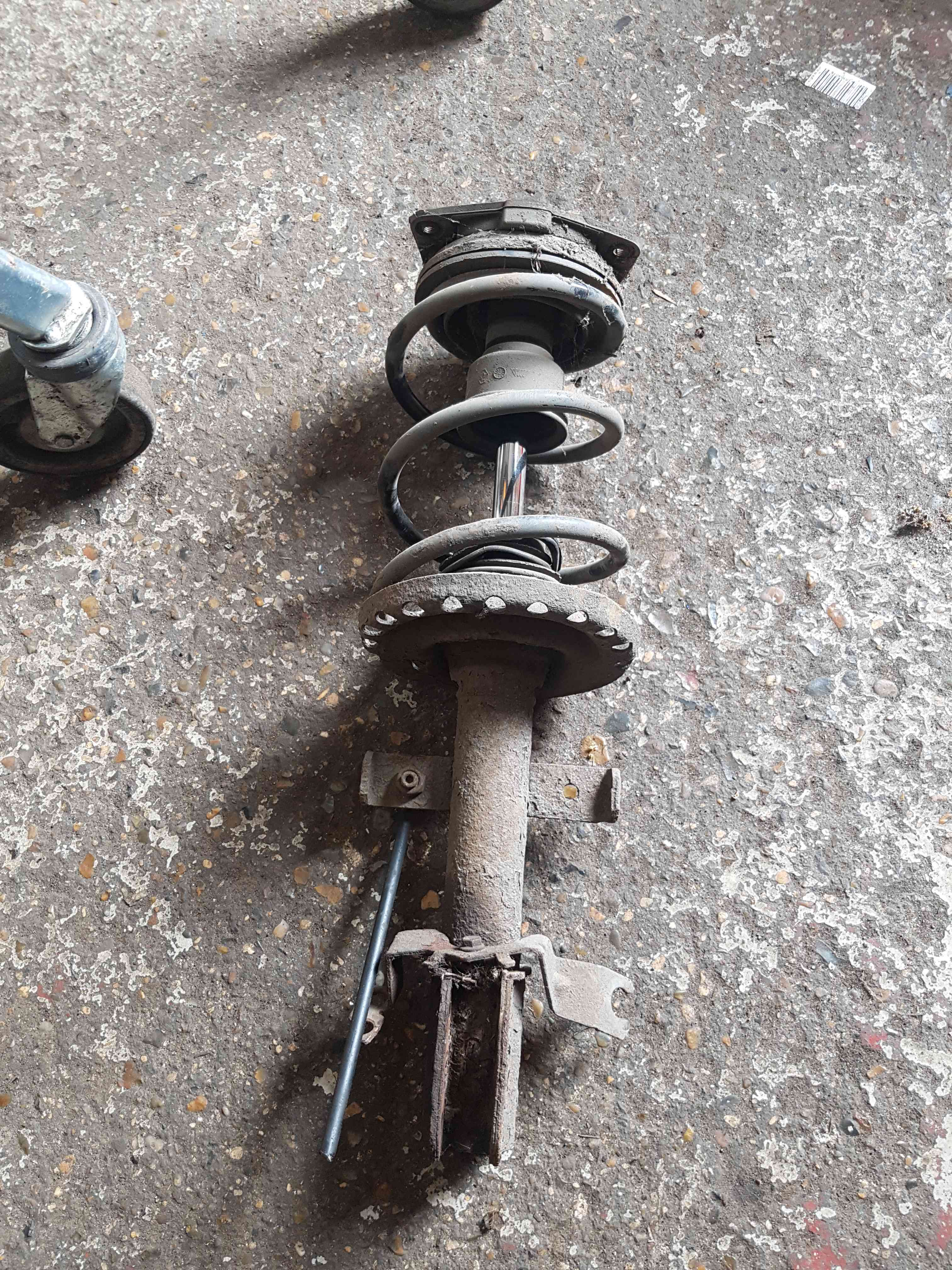Thumb 4 Renault Clio MK3 2005-2009 1.4 1.6 16V OSF Drivers Front Shock Spring Strut