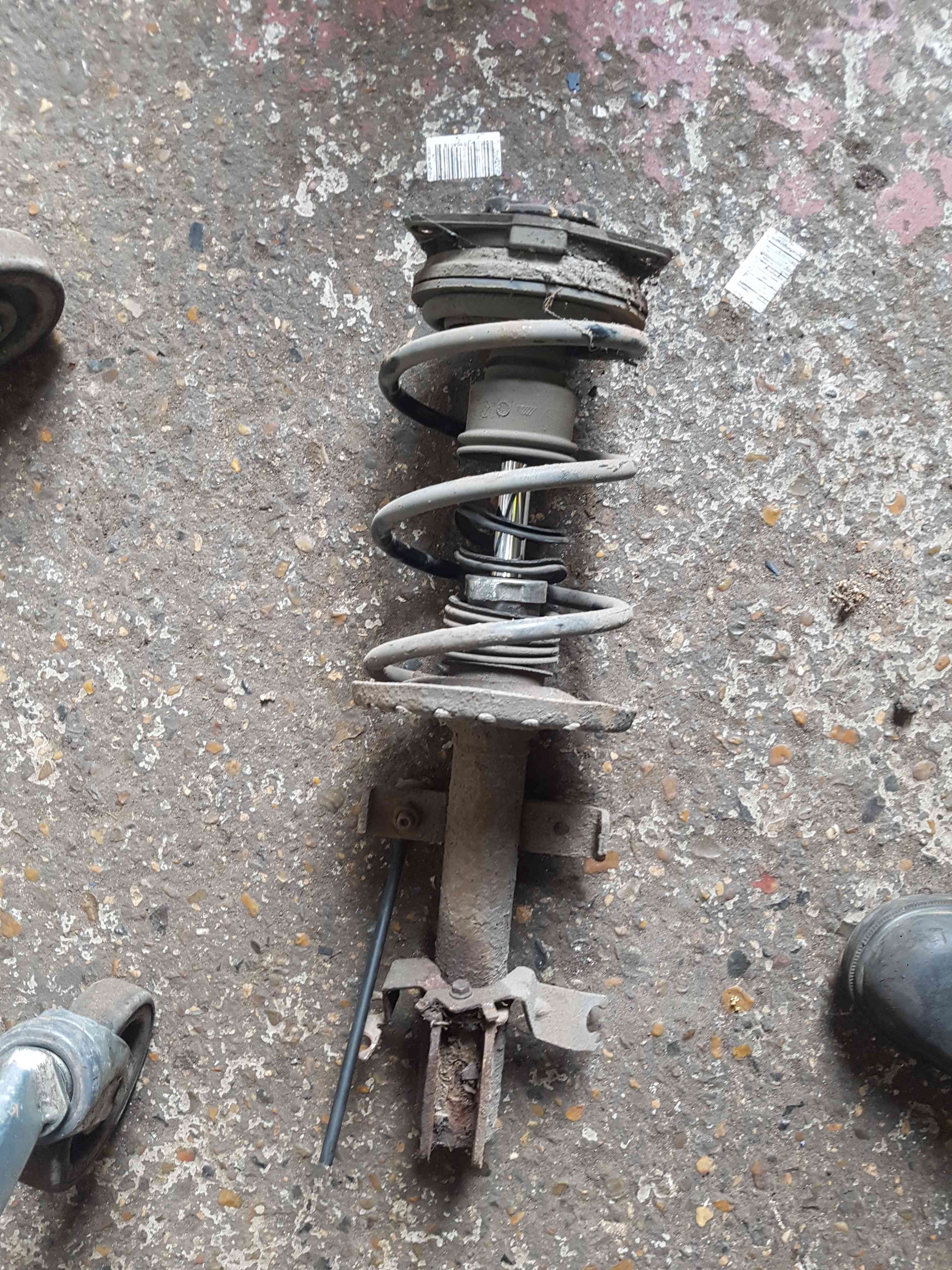 Thumb 6 Renault Clio MK3 2005-2009 1.4 1.6 16V OSF Drivers Front Shock Spring Strut