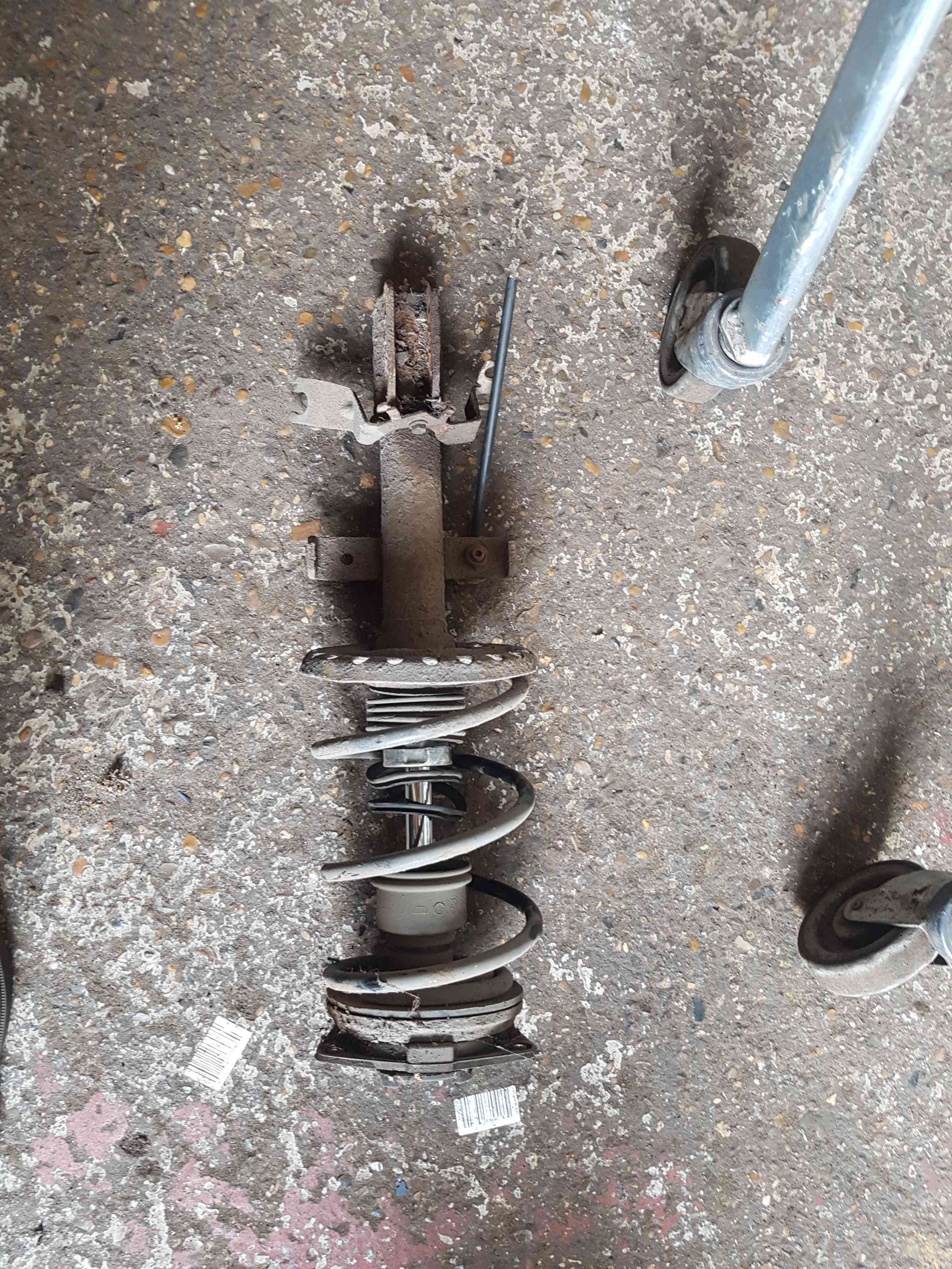 Thumb 8 Renault Clio MK3 2005-2009 1.4 1.6 16V OSF Drivers Front Shock Spring Strut