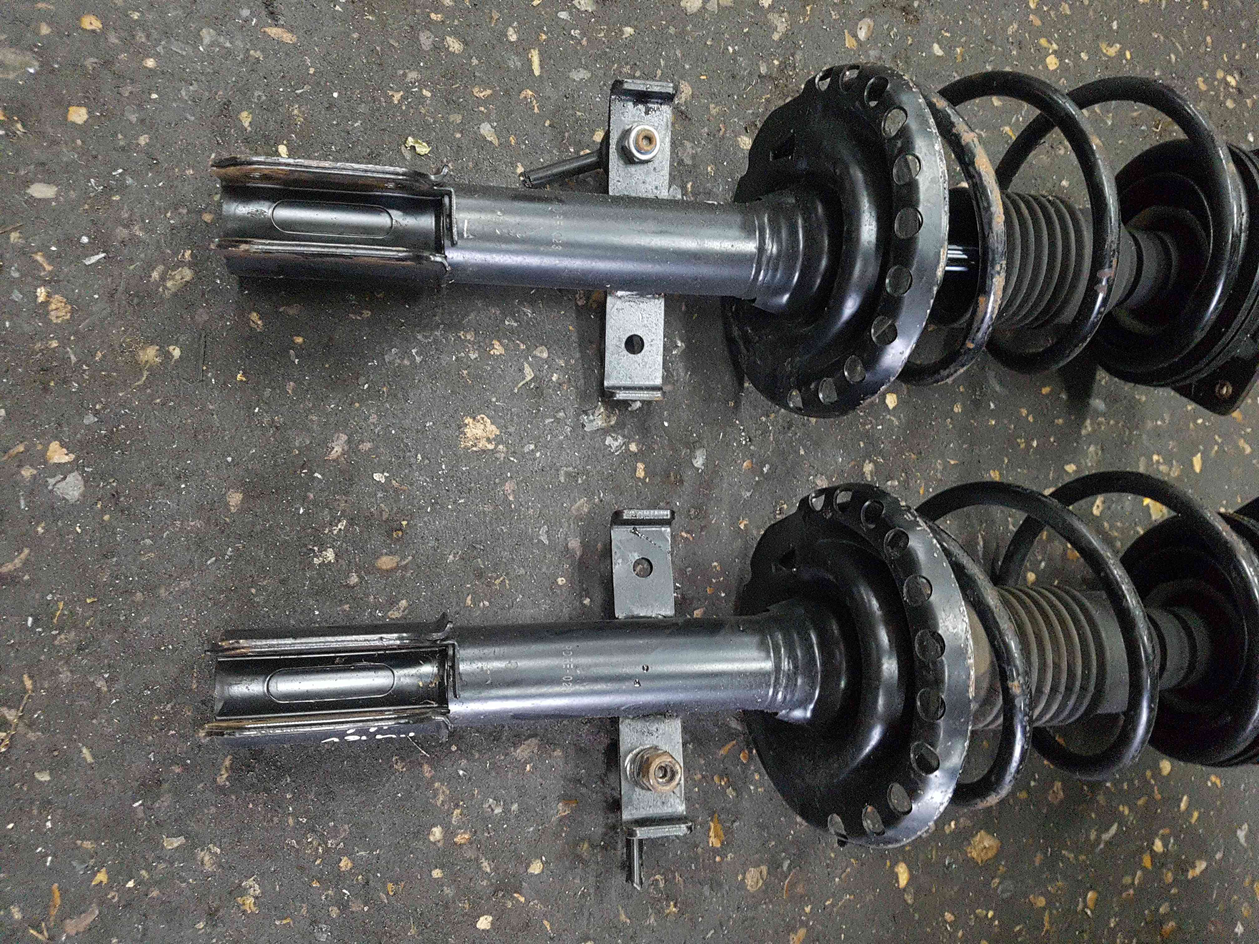 Thumb 4 Renault Clio MK3 2005-2009 1.4 16V NSF Osf Front Shock Absorber Spring Strut X2