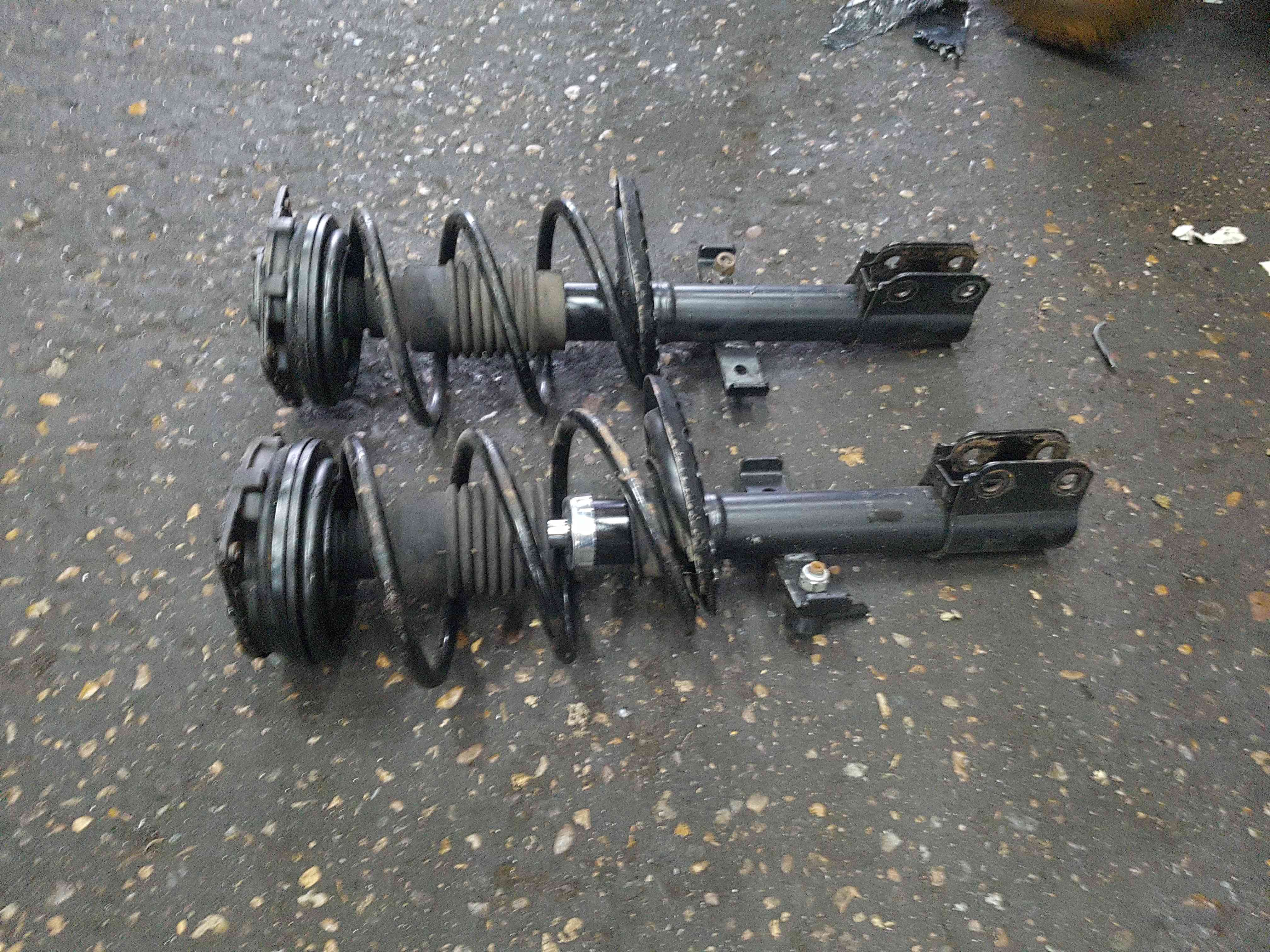 Thumb 6 Renault Clio MK3 2005-2009 1.4 16V NSF Osf Front Shock Absorber Spring Strut X2