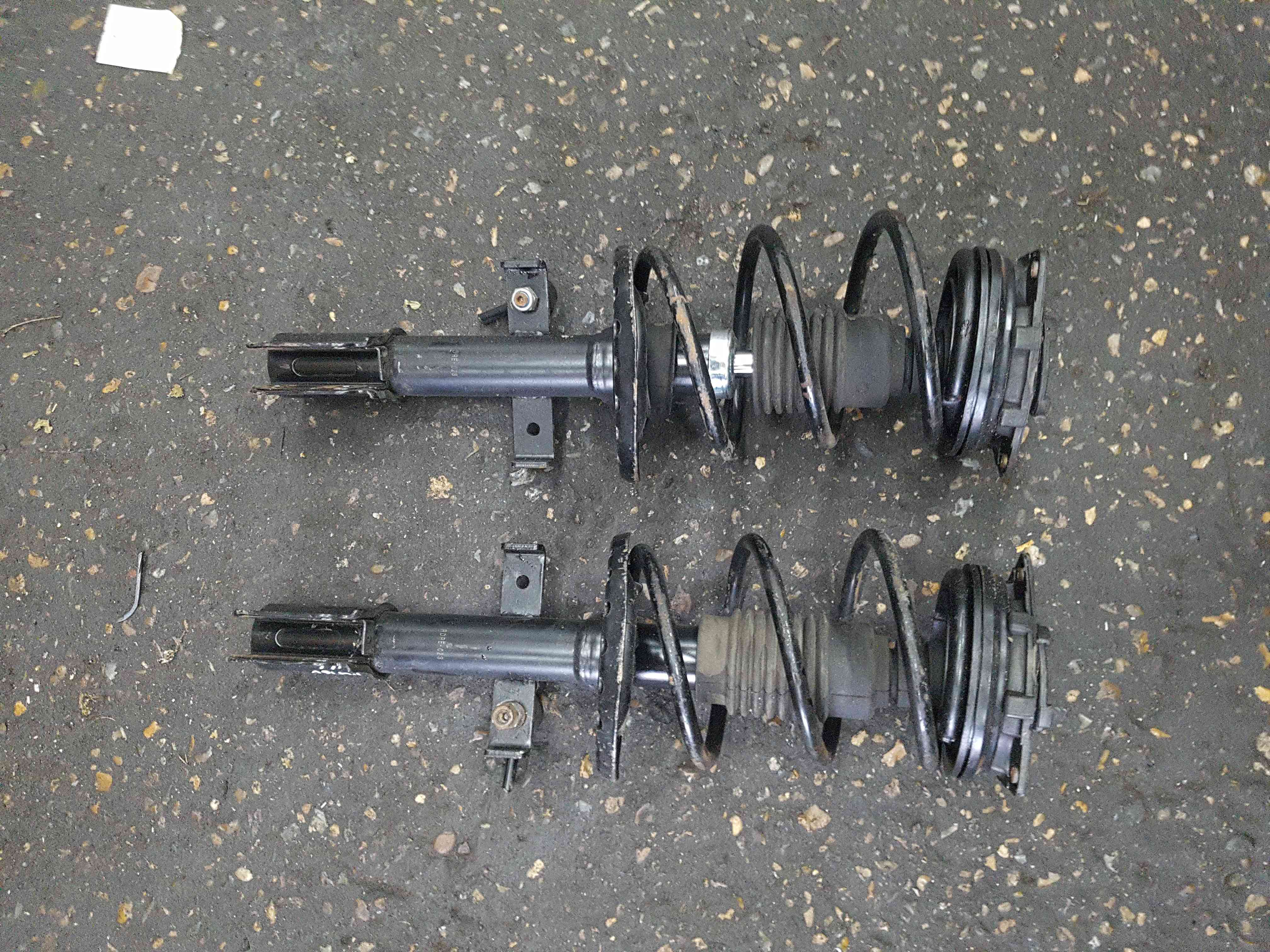 Thumb 8 Renault Clio MK3 2005-2009 1.4 16V NSF Osf Front Shock Absorber Spring Strut X2