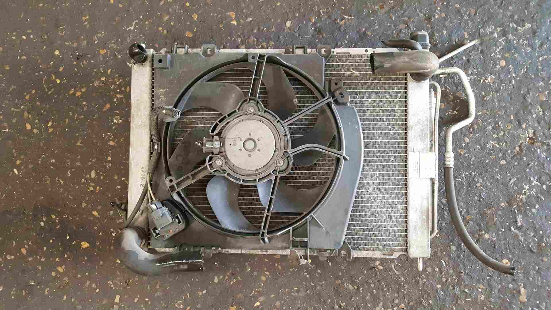 Thumb 3 Renault Clio MK3 2005-2009 1.5 DCI Radiator + Cooling FAN Rad Pack 8200688390
