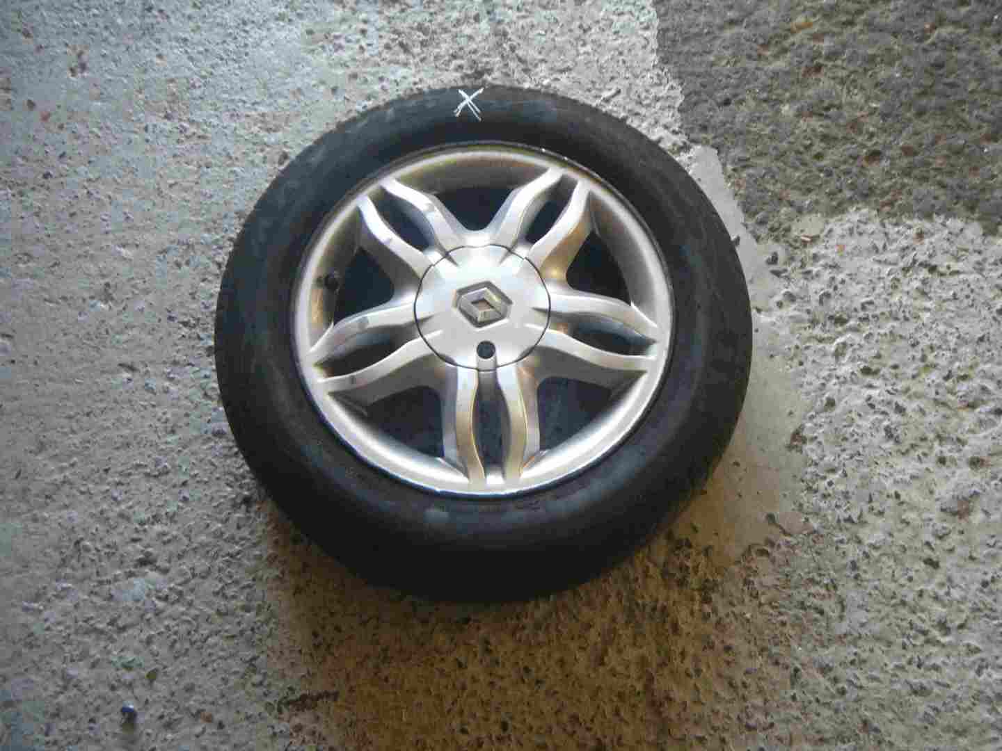 Renault Clio MK3 2005-2009 15 Mahonia Alloy Wheel  8200317802