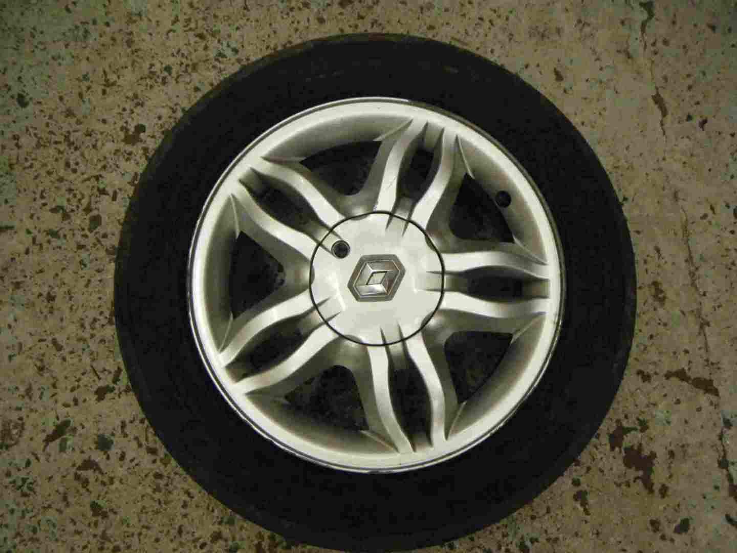 Renault Clio MK3 2005-2009 15 Mahonia Alloy Wheel 8200317802