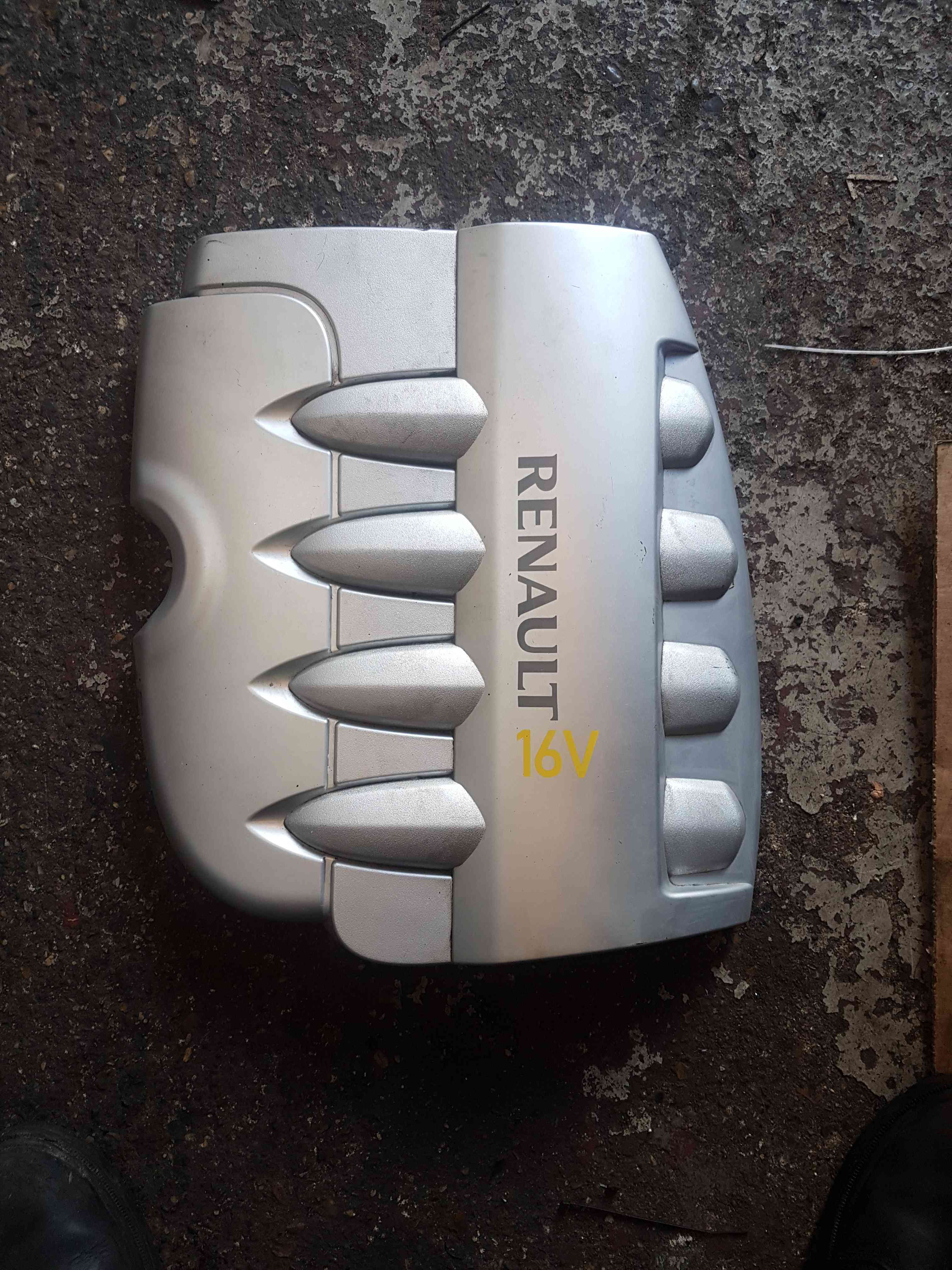 Thumb 2 Renault Clio MK3 2005-2009 1.6 1.4 16V Engine Cover Plastic 4/5 8200323607