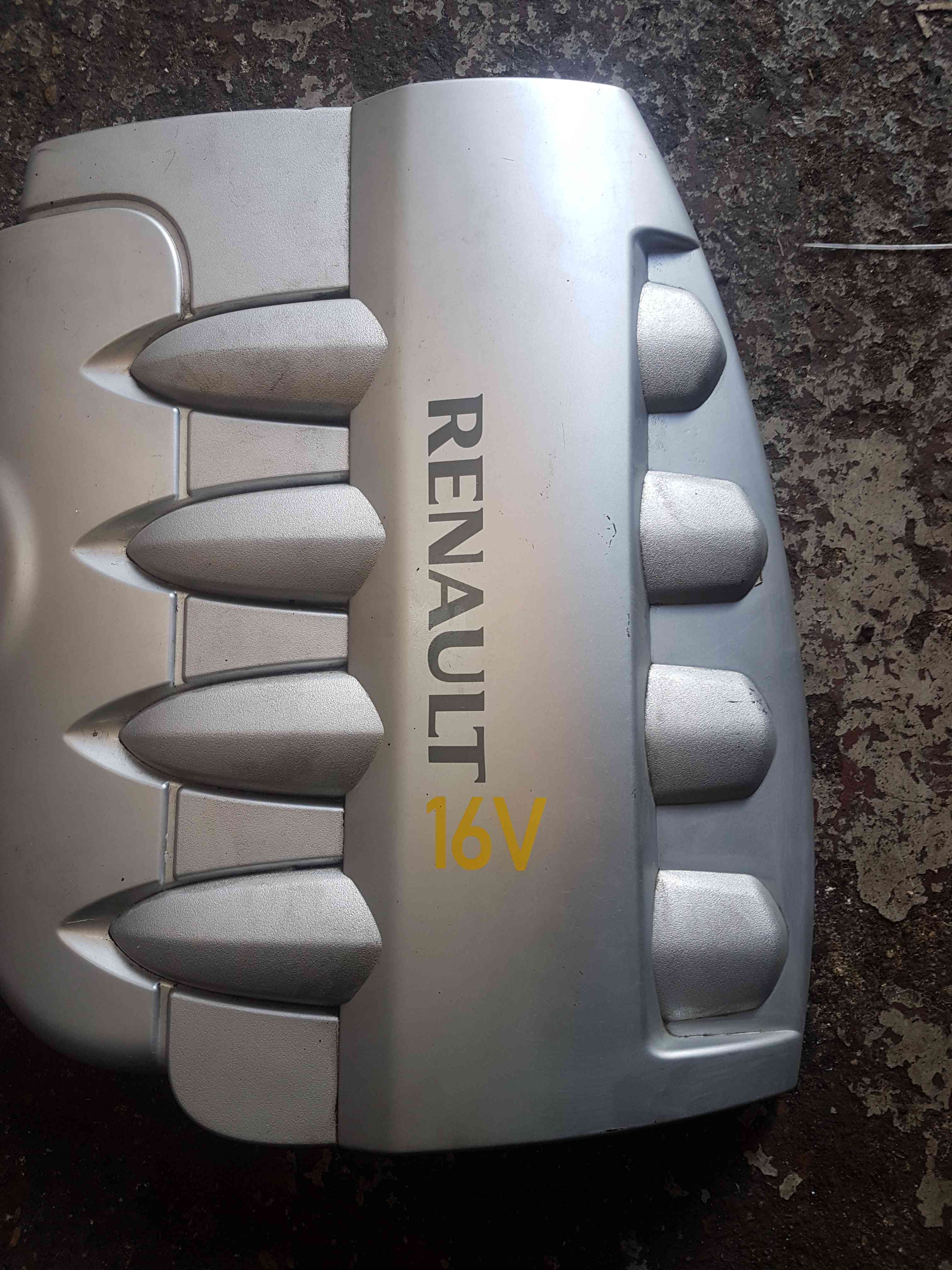 Thumb 4 Renault Clio MK3 2005-2009 1.6 1.4 16V Engine Cover Plastic 4/5 8200323607