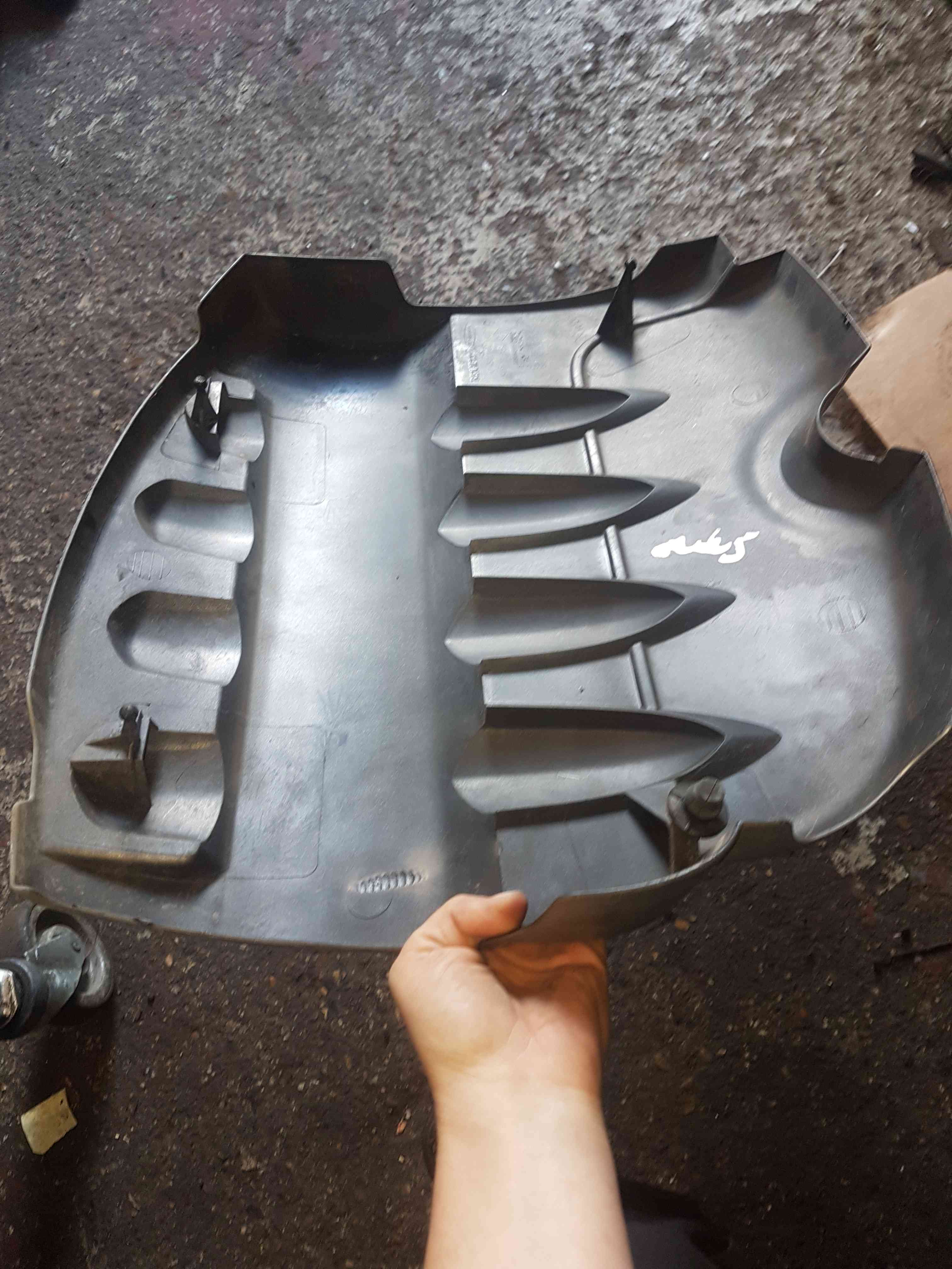 Thumb 7 Renault Clio MK3 2005-2009 1.6 1.4 16V Engine Cover Plastic 4/5 8200323607