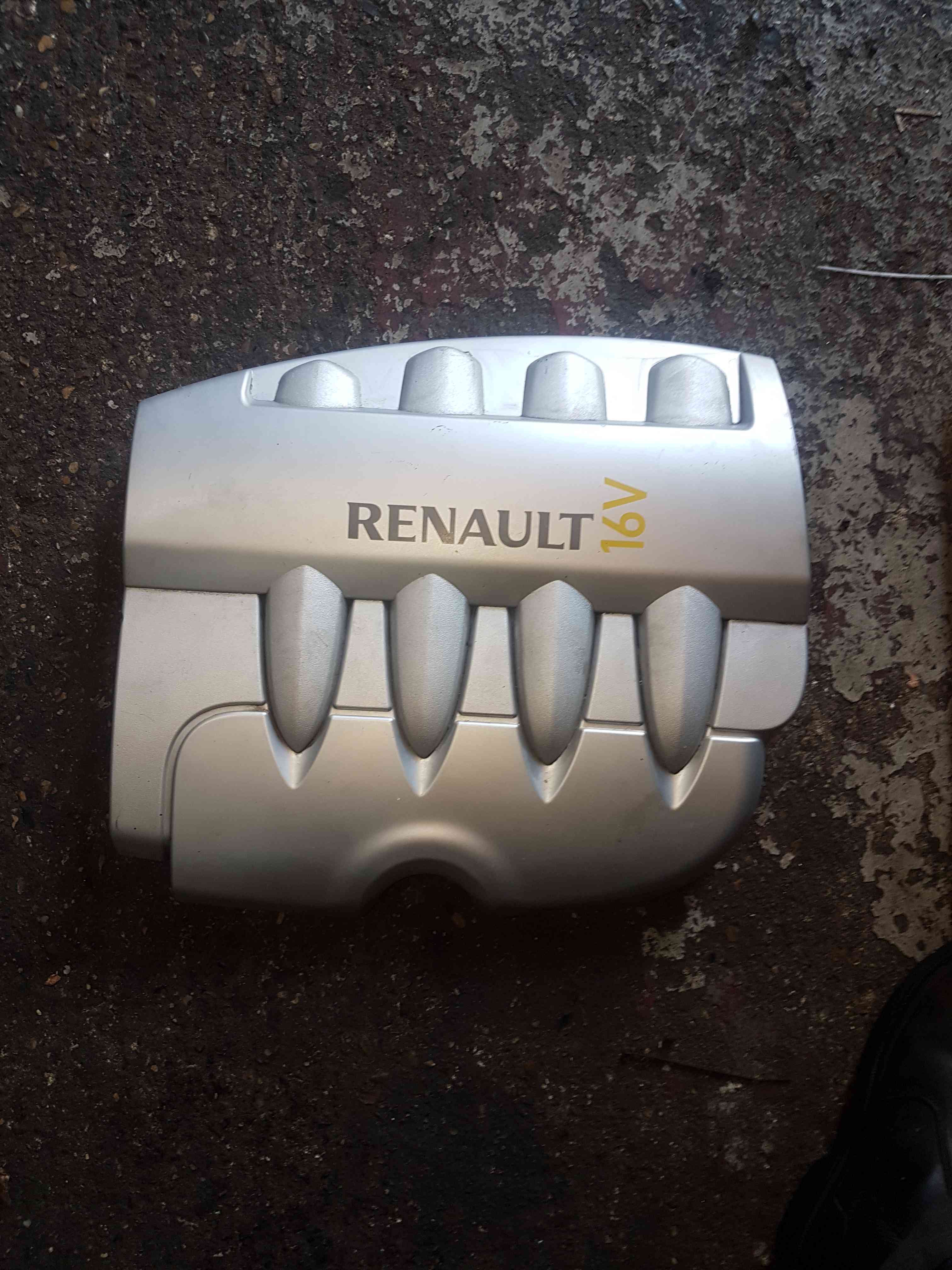 Thumb 9 Renault Clio MK3 2005-2009 1.6 1.4 16V Engine Cover Plastic 4/5 8200323607