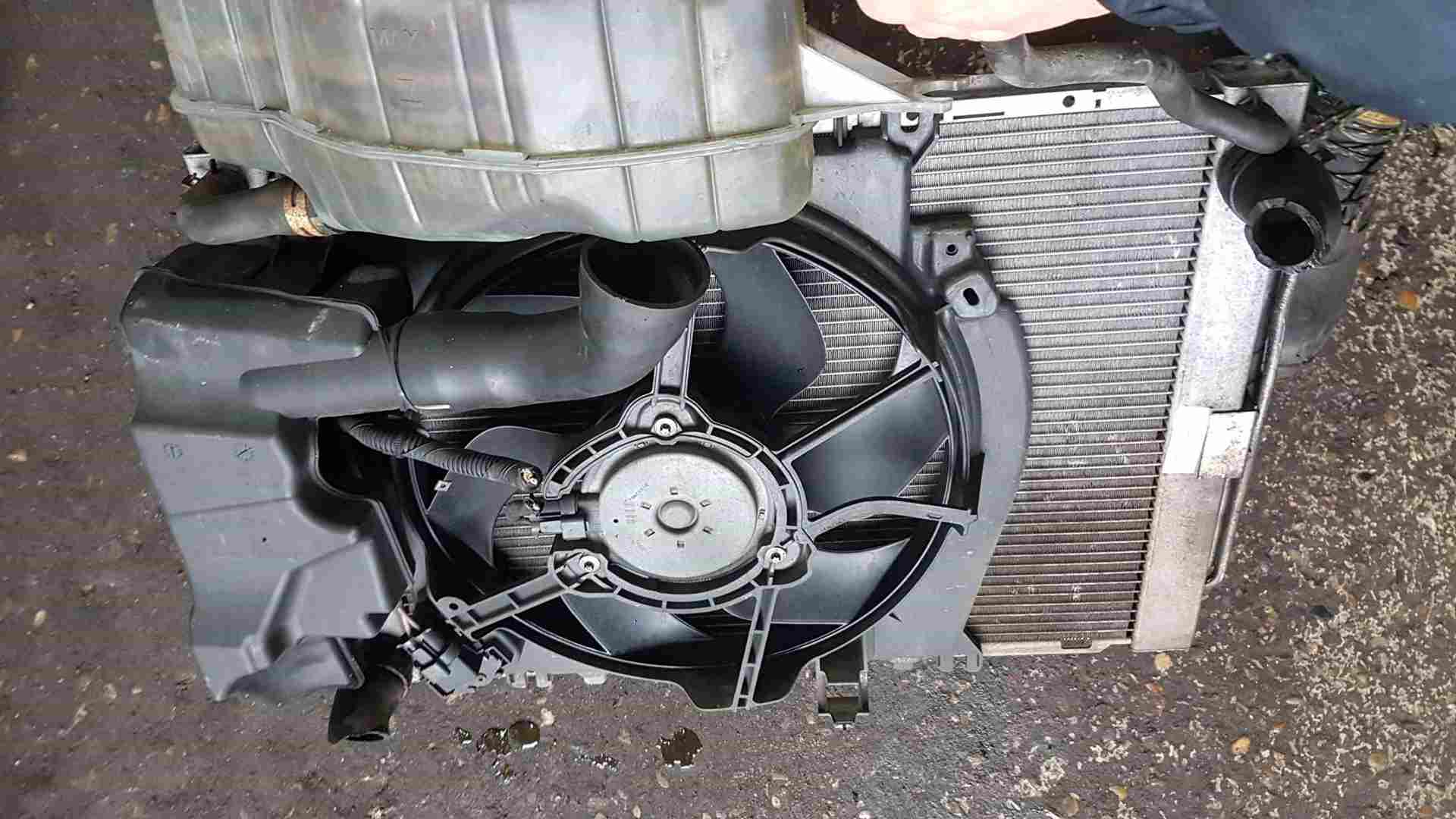 Thumb 2 Renault Clio MK3 2005-2009 1.6 16V Radiator RAD Pack + Cooling FAN k4m801