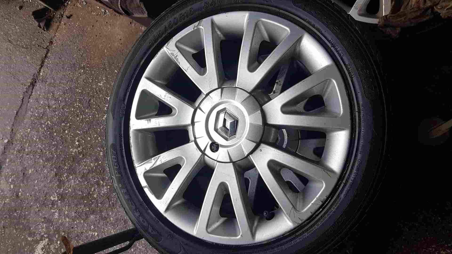 Thumb 7 Renault Clio MK3 2005-2009 Canasta Alloy Wheel + Tyre 195 50 16 5Mm Tread 4/5